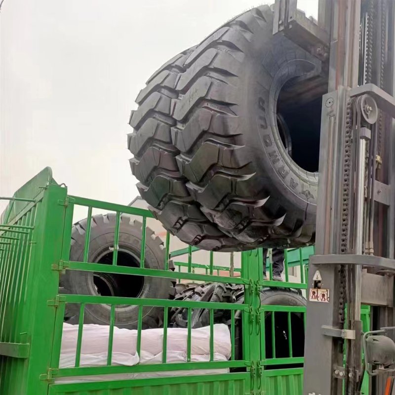 Industrial R4 Backhoe Tire 12.5/80-18 16.9 28 16.9-24 Backhoe Tire 19.5lx24 Tires for Sale 19.5l-24