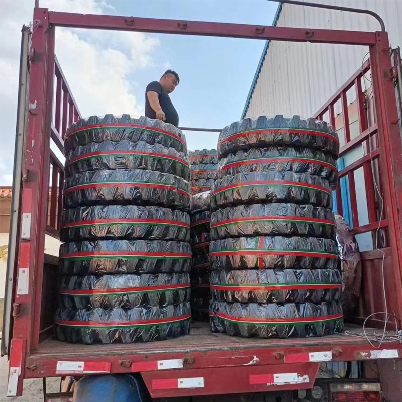 Industrial R4 Backhoe Tire 12.5/80-18 16.9 28 16.9-24 Backhoe Tire 19.5lx24 Tires for Sale 19.5l-24