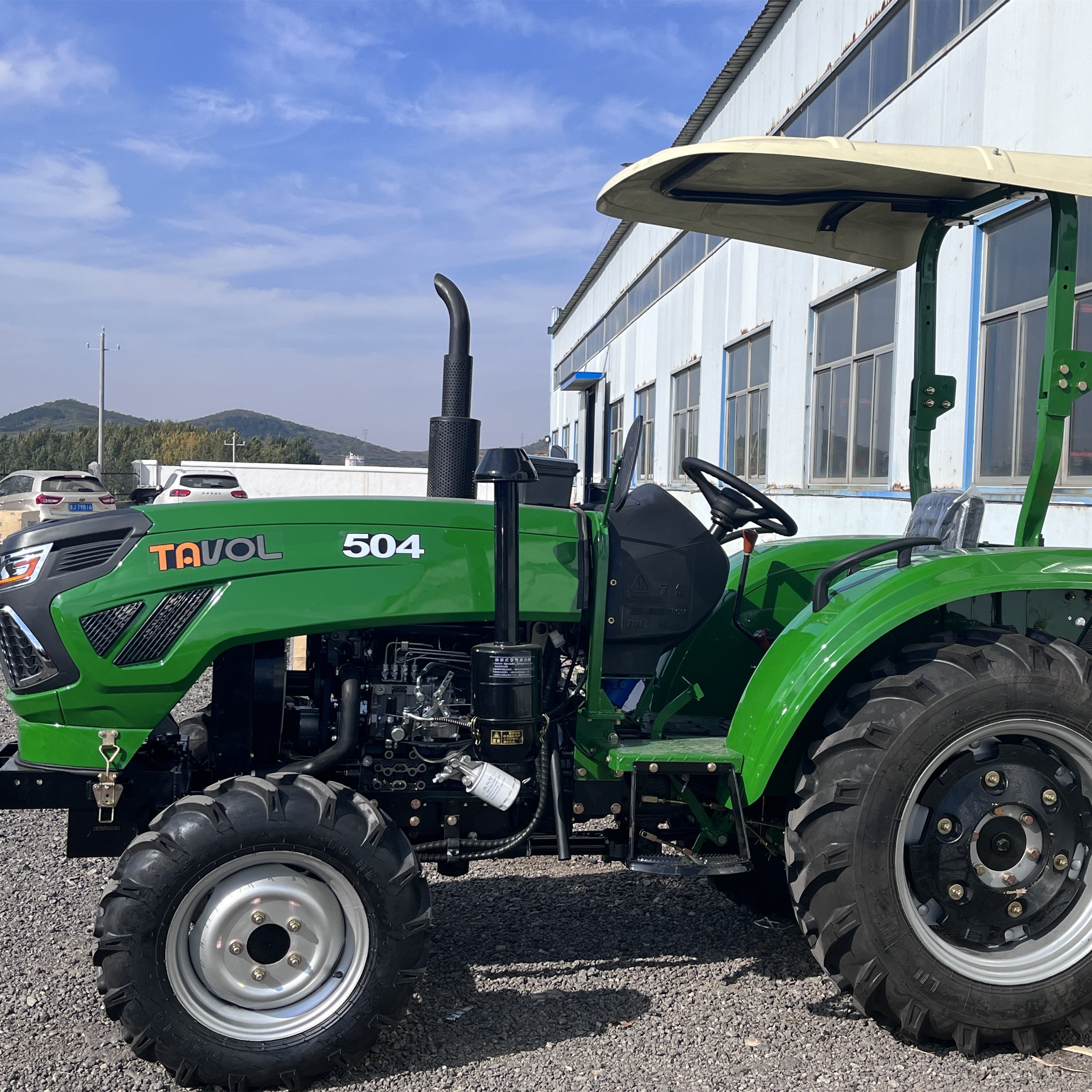 Tavol Mini 4x4 Wheeled Tractor Agriculture Tractor 25 HP 30HP Tractors With Farming Machine