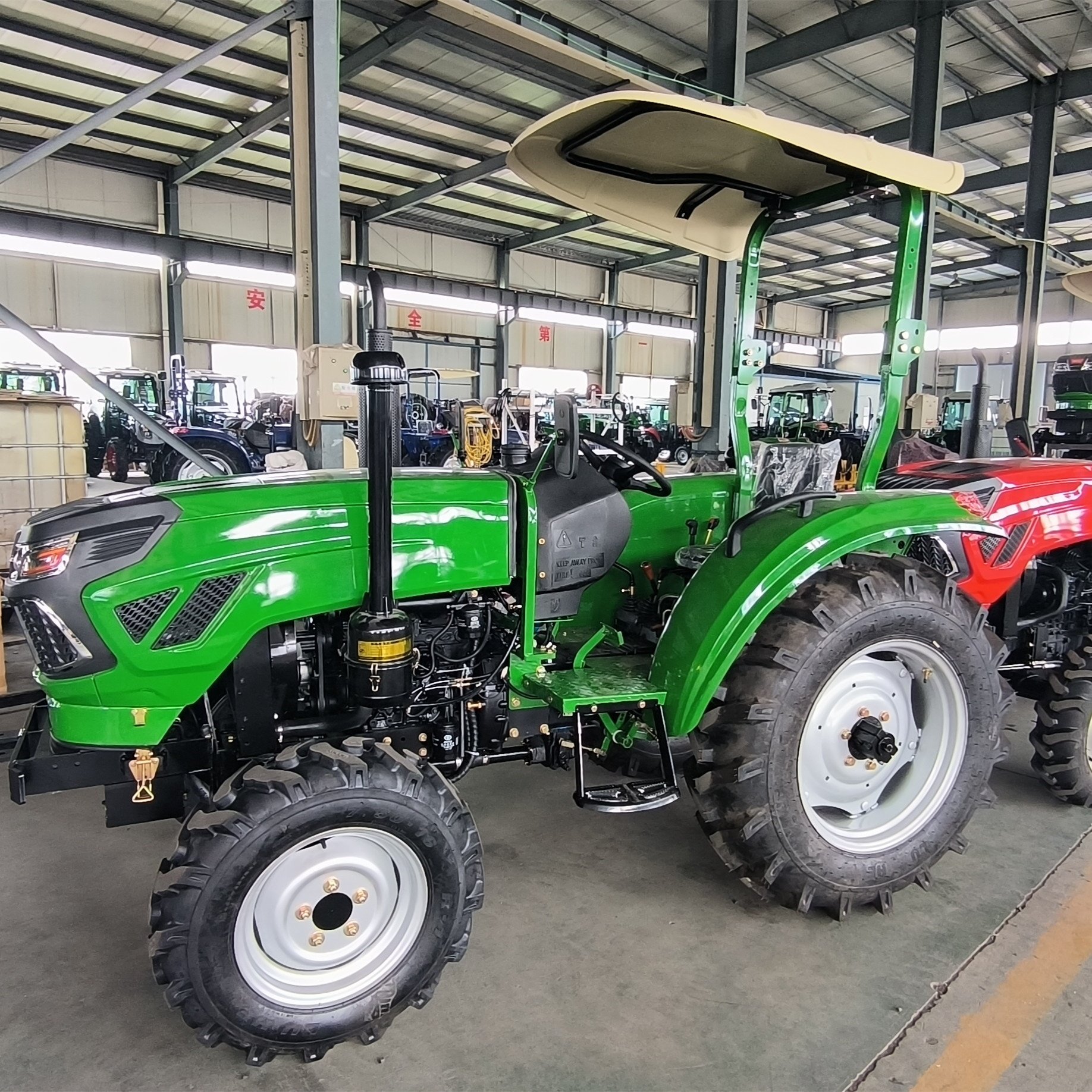 Tavol Mini 4x4 Wheeled Tractor Agriculture Tractor 25 HP 30HP Tractors With Farming Machine