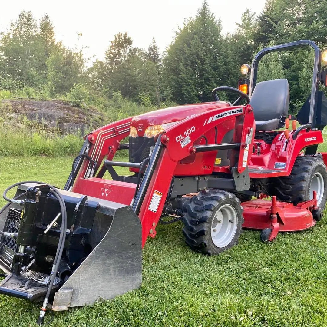 Massey Ferguson GC2400 4x4 Tractor Loader Tractor Farm With Front Loader in Second Hand