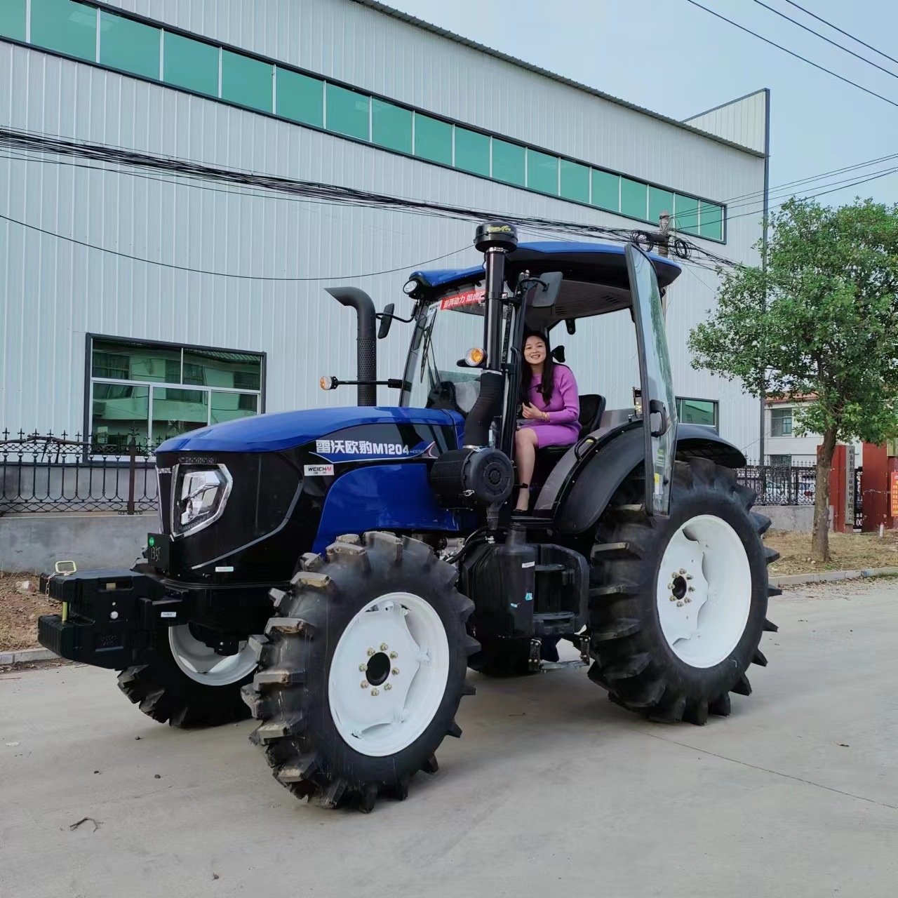 Four wheel drive agricultural machinery 120HP M1204 tractor efficient agricultural tractor