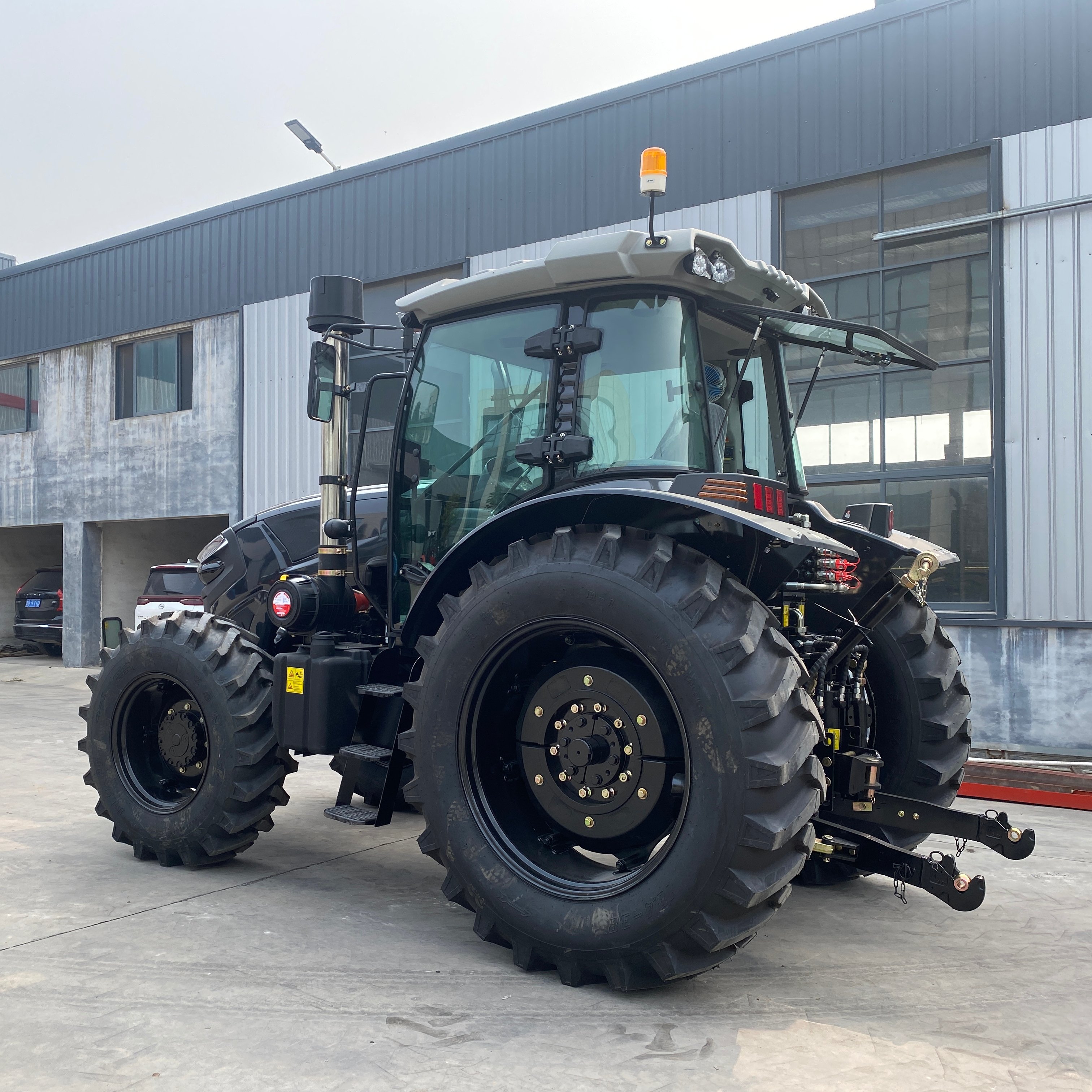 150 HP High Quality Hydraulic Output AC Cabin Agriculture Tractor for Sale Diesel Engine AC Cabin Wheel Tractor Farm Chinese