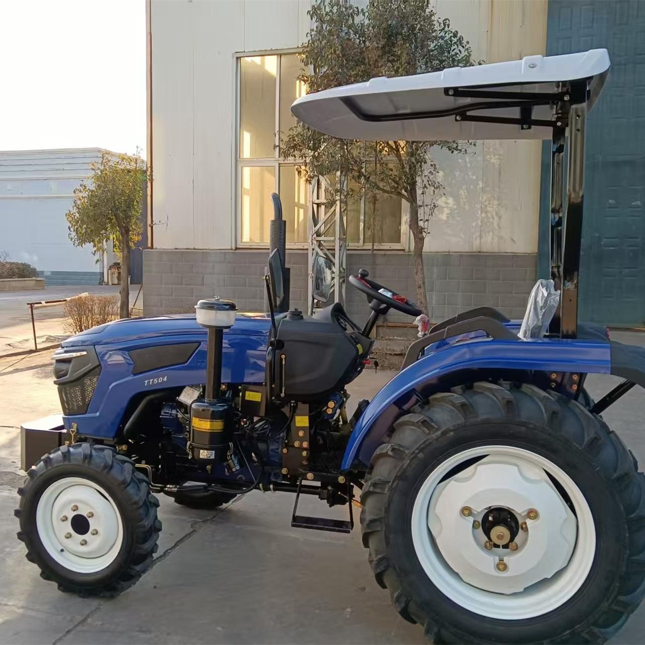 Four wheel Mini tractor EPA/ Euro 5 engine Compact agricultural tractor with four wheel drive