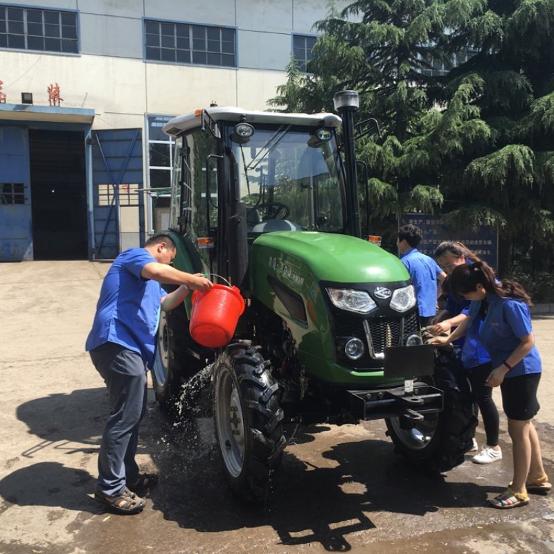 Lutong 80HP 4WD Lt804 Agricultural Tractor Farm Machinery
