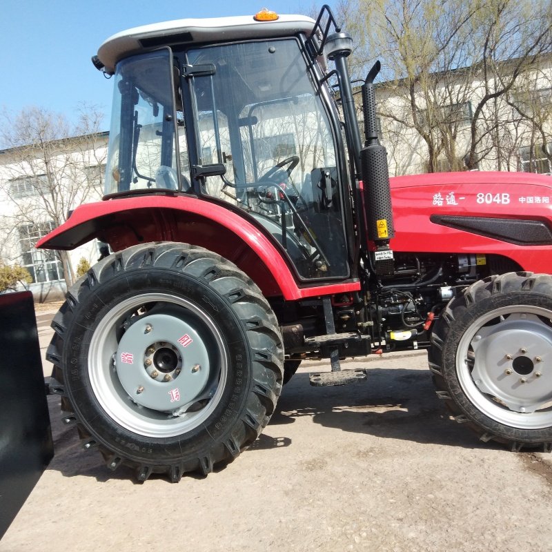 Lutong 80HP 4WD Lt804 Agricultural Tractor Farm Machinery