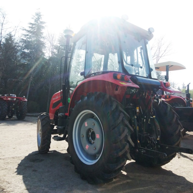 Lutong 80HP 4WD Lt804 Agricultural Tractor Farm Machinery