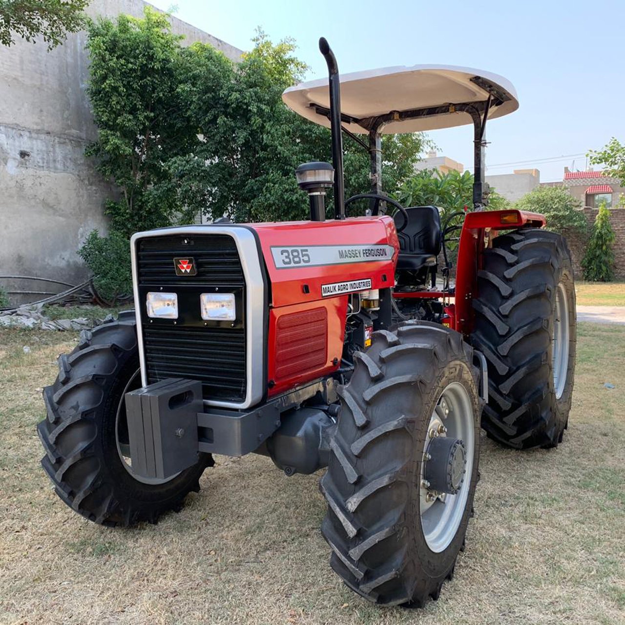 Mini Massey Ferguson Compact Tractors for Agriculture Farm Tractor 50-90 hp 2wheel/4 Wheel Drive Agriculture Farm Machinery