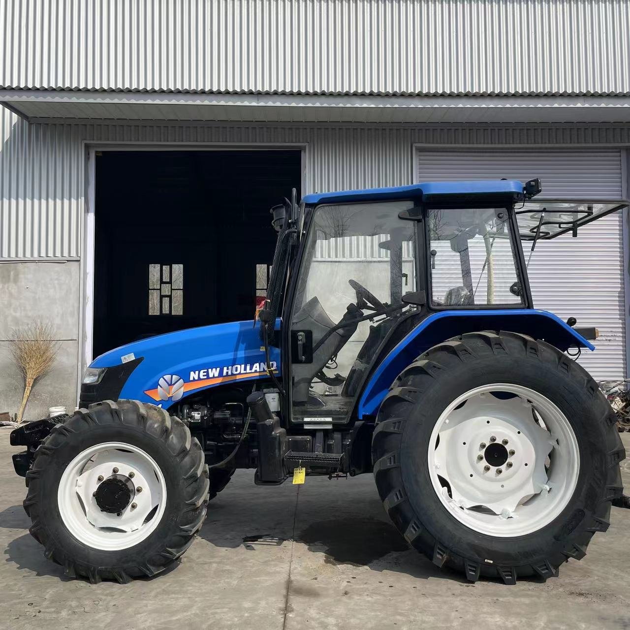Used Small Agricultural Tractor New and Holland Tractor Snh1004 100hp 4wd Wheeled Farming Tractor for Agriculture Used
