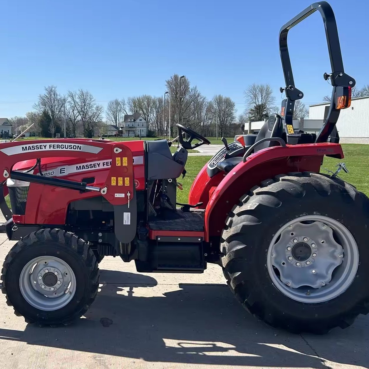 High Performance Massey Ferguson 2850E Tractor Cheap Agricultural Machinery New Massey Ferguson 2850E Tractor 48 HP Engine