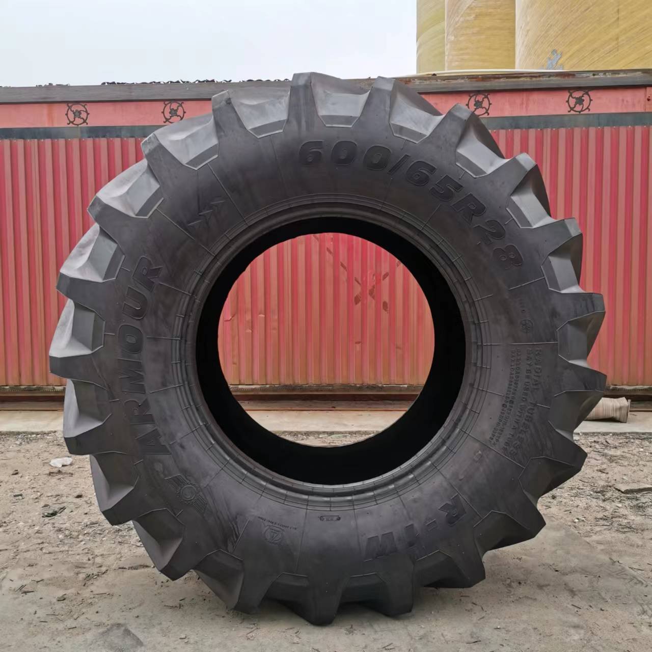Agricultural Combine Tire 600/65R28 600/70R28 Carat Tractor Tire 710/70R38 710/70r42 650/65r38 650/65r42 800/70r38