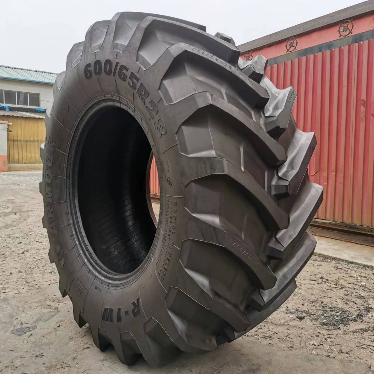 Agricultural Combine Tire 600/65R28 600/70R28 Carat Tractor Tire 710/70R38 710/70r42 650/65r38 650/65r42 800/70r38