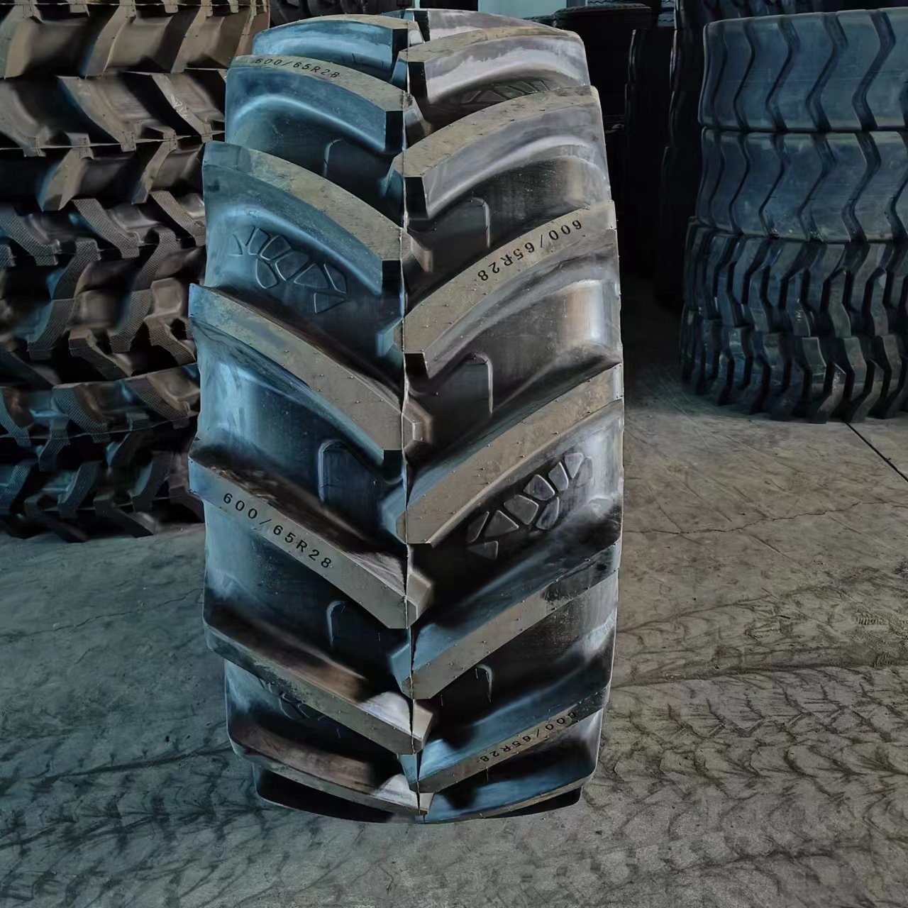 Agricultural Combine Tire 600/65R28 600/70R28 Carat Tractor Tire 710/70R38 710/70r42 650/65r38 650/65r42 800/70r38