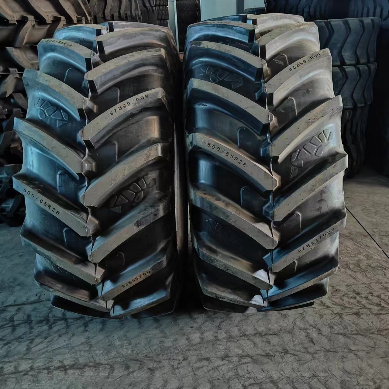 Agricultural Combine Tire 600/65R28 600/70R28 Carat Tractor Tire 710/70R38 710/70r42 650/65r38 650/65r42 800/70r38