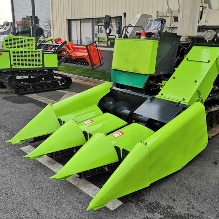 Small Scale Double Rows Maize Agricultural Tractor Mini Farm Corn Harvester Manual Cabine Machine