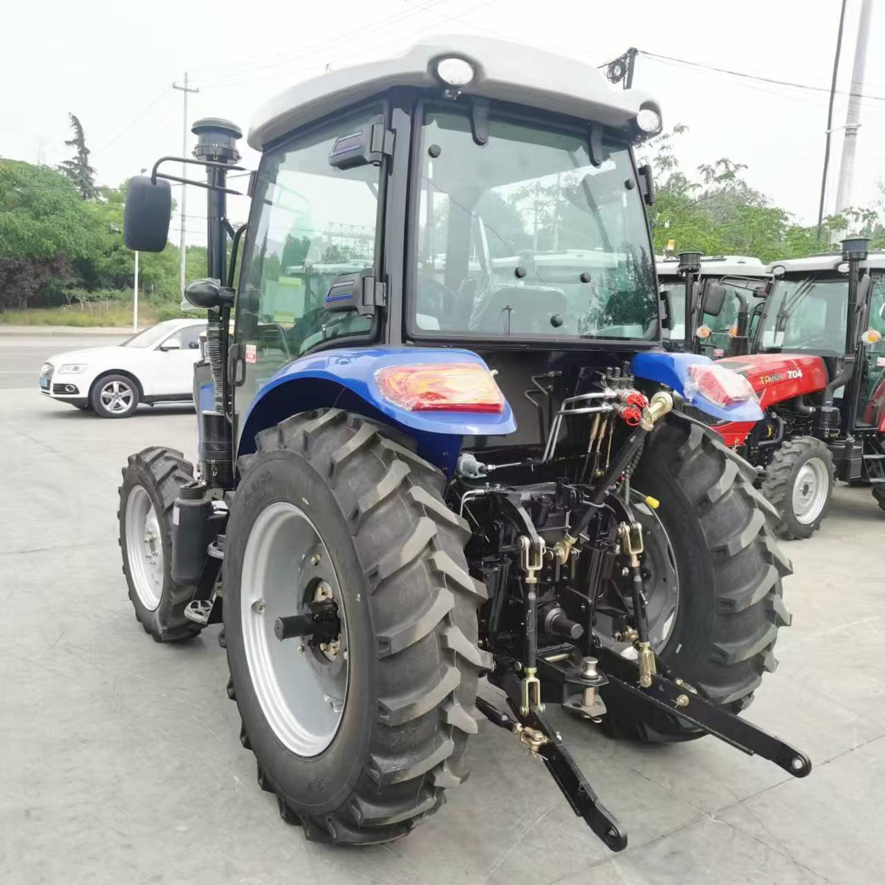 Hot Sale Mini Farm Tractors 4WD 4x4 with 30hp to 120hp Japan Engine Agriculture Farm Machinery