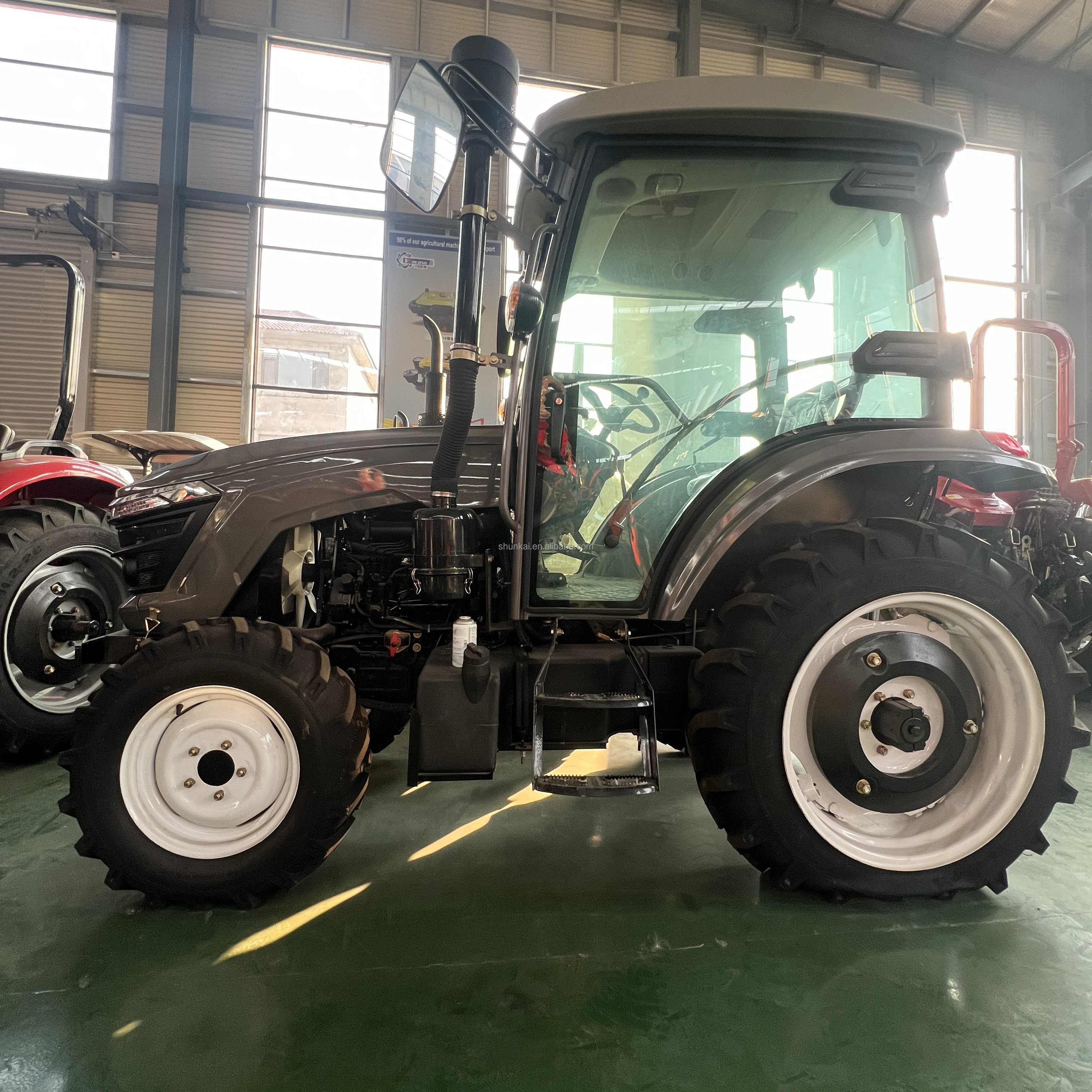 Wheel Tractor 130 High Horsepower Chinese Brand Production of Agricultural Tractors Against Large Brand 4 Wheel