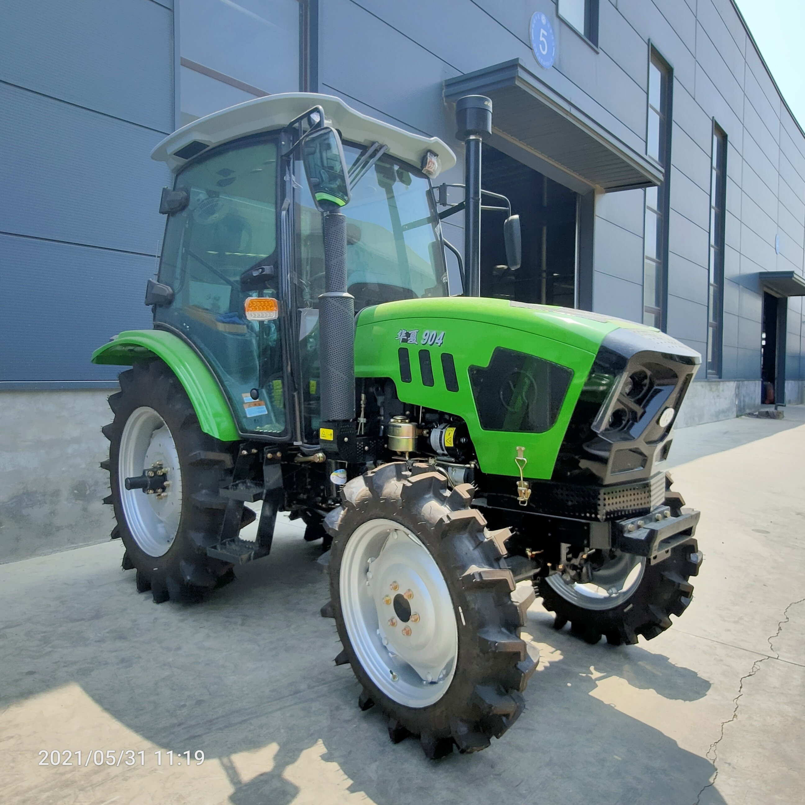 Farm Trator Agricultural Machinery 4X4 90hp A/C Farm Traktor TB12F+12R Tractor