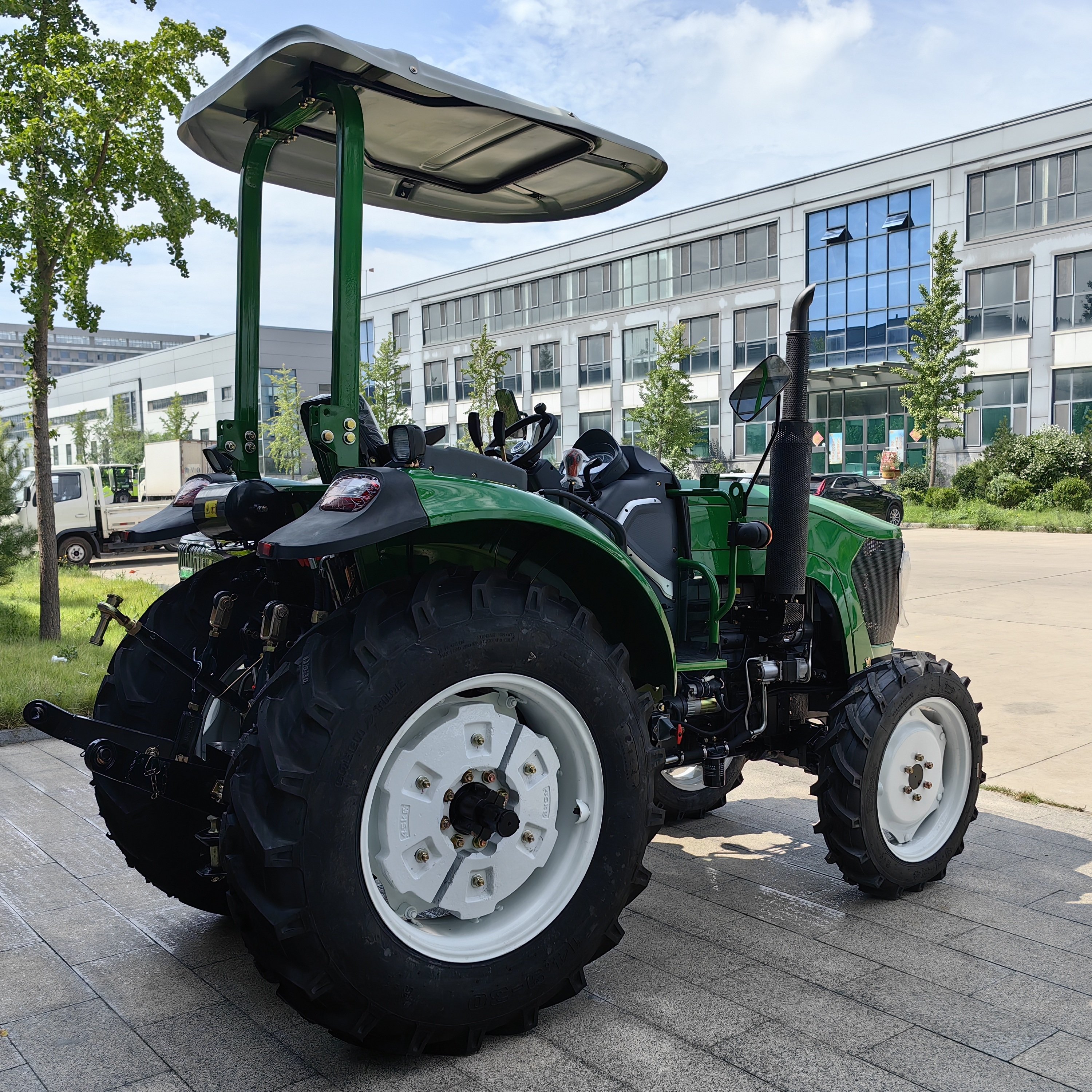 80hp 4WD Chinese Big TB Chassis 4 Cylinder Agricultural Farm Tractor for Sale