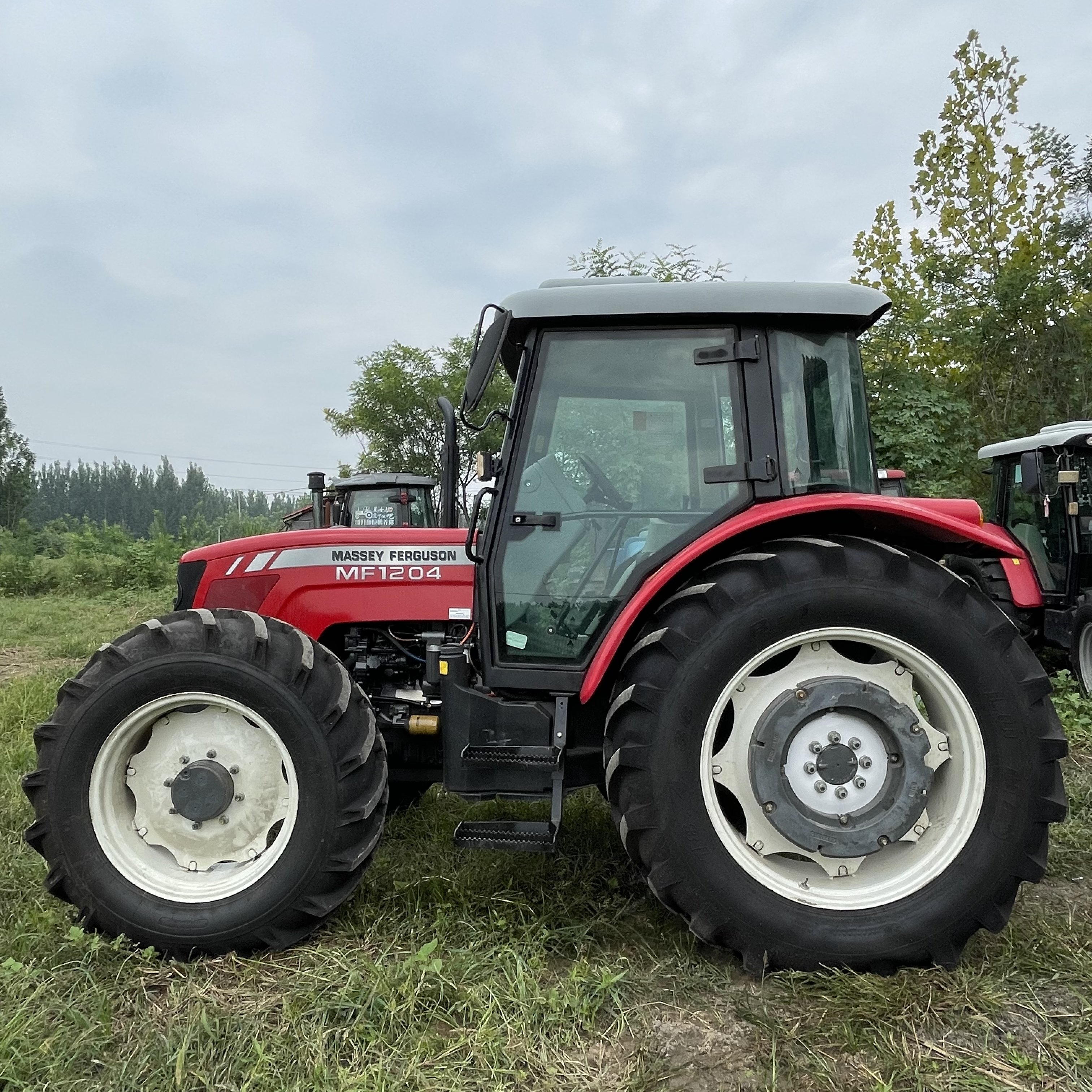 MF1204 High Horsepower Used Tractor Price Discount Excellent Performance Agricultural Tractor