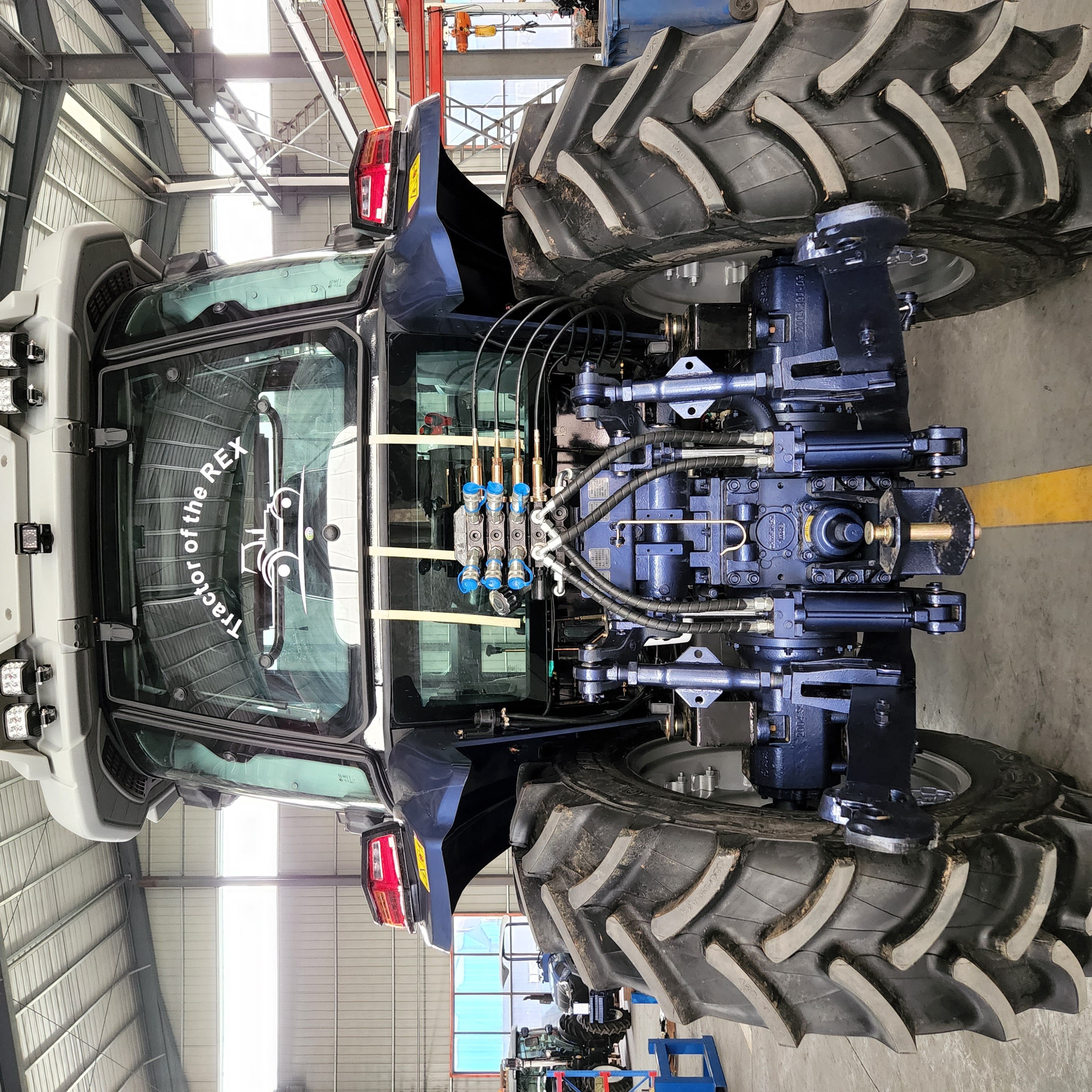 Factory 4wd Wheel 20hp 30hp 40hp 50hp 60hp 70hp 80hp 90hp 100hp 120hp 140hp 150hp 180hp Farm Tractor with Optional Parts