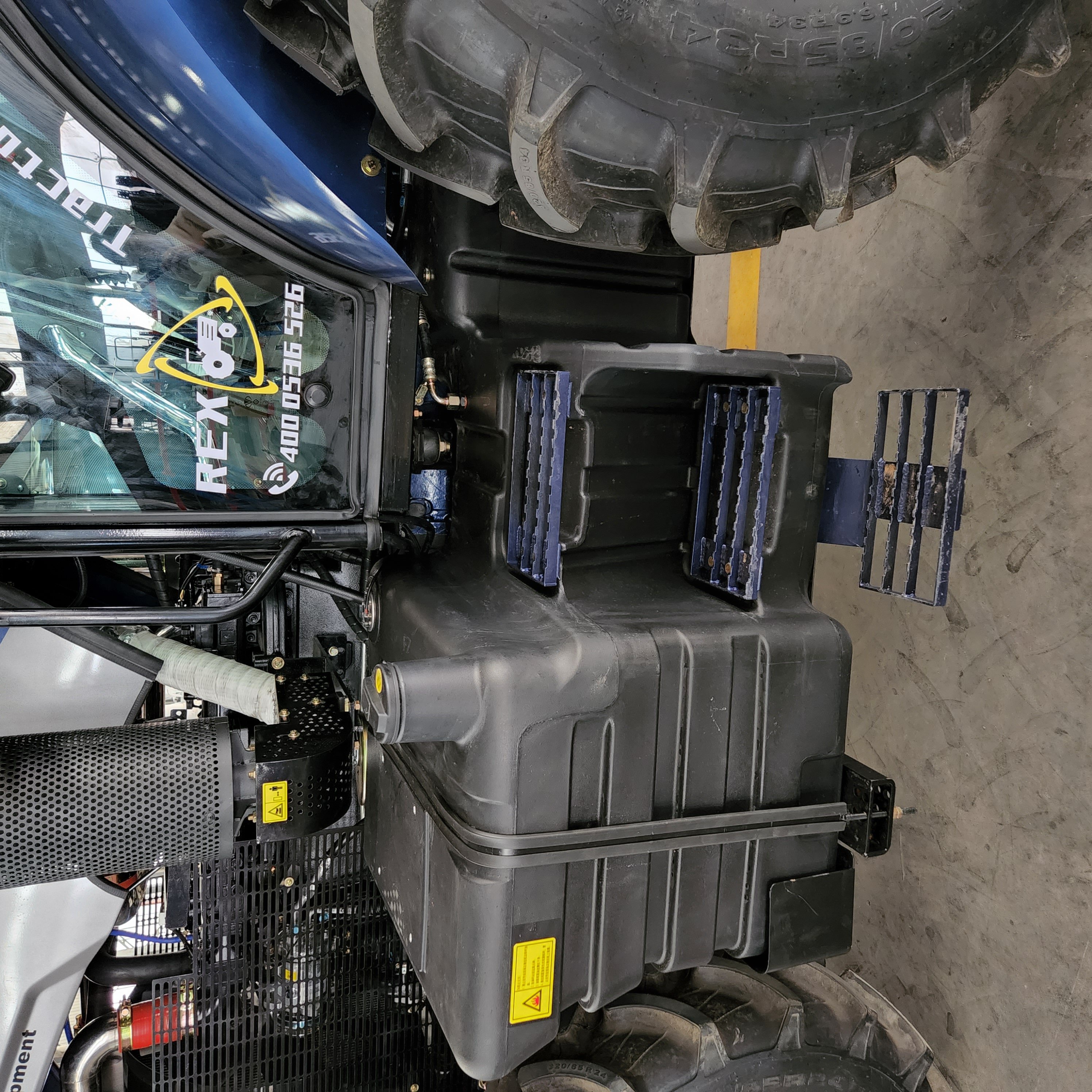 Factory 4wd Wheel 20hp 30hp 40hp 50hp 60hp 70hp 80hp 90hp 100hp 120hp 140hp 150hp 180hp Farm Tractor with Optional Parts