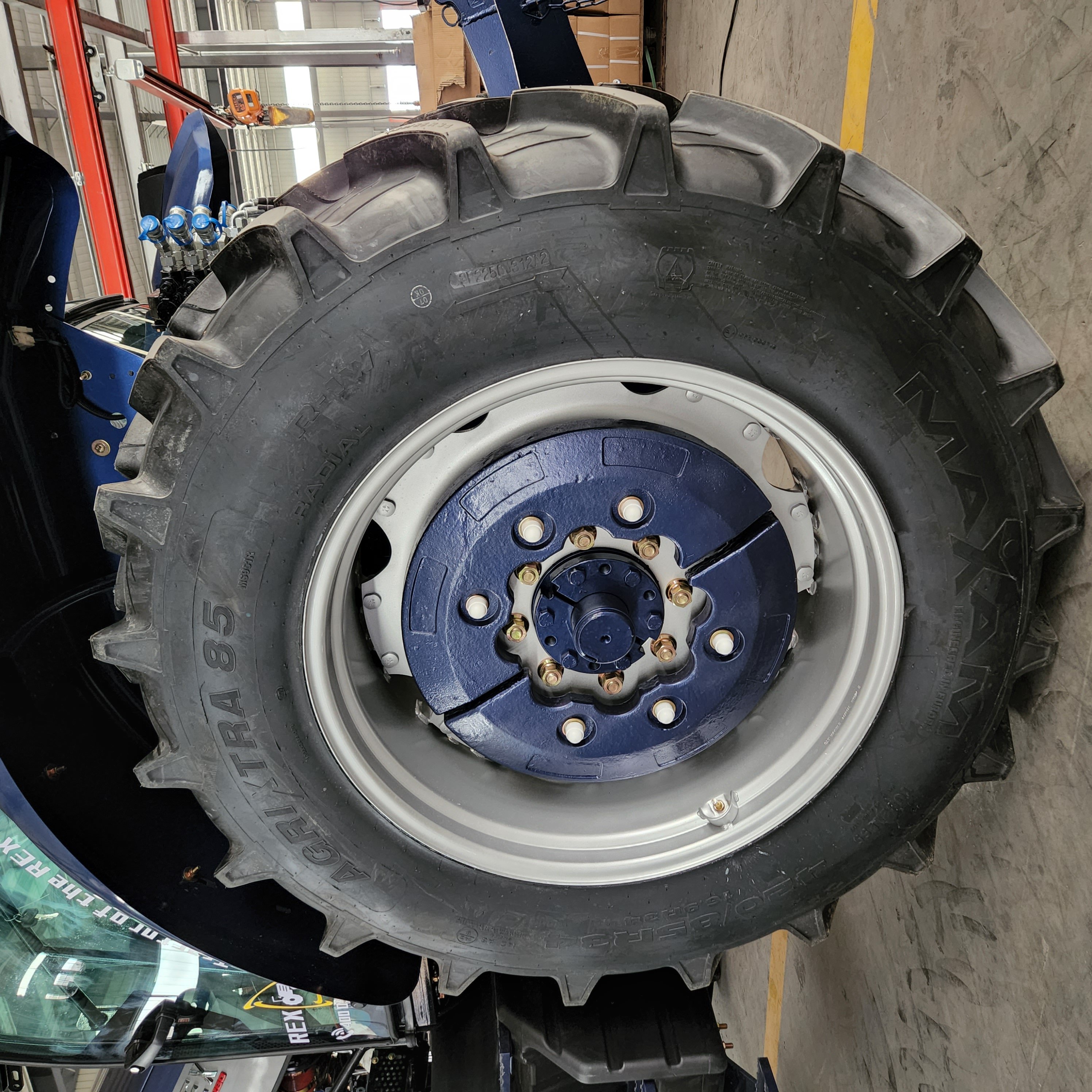Factory 4wd Wheel 20hp 30hp 40hp 50hp 60hp 70hp 80hp 90hp 100hp 120hp 140hp 150hp 180hp Farm Tractor with Optional Parts