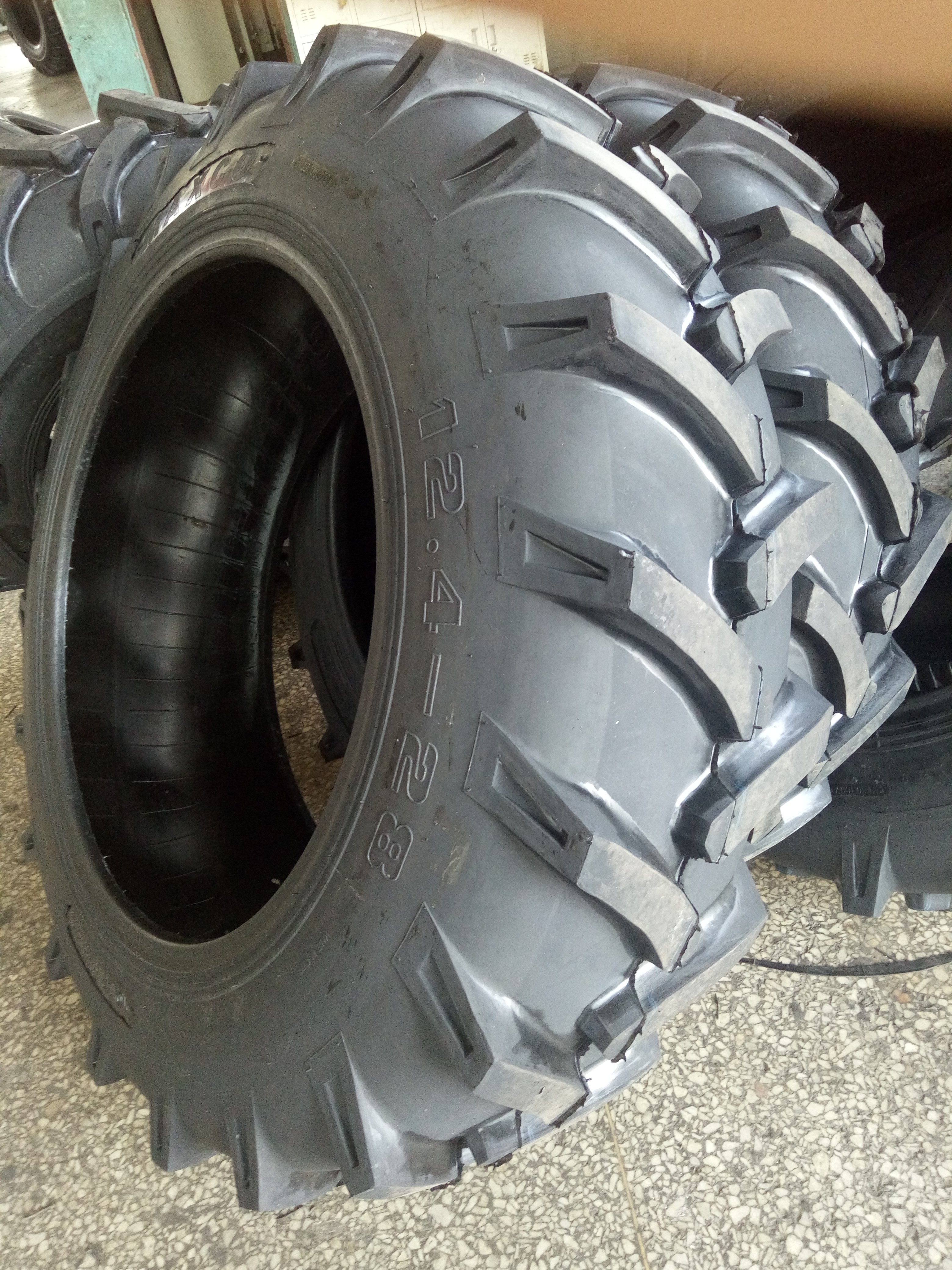 Farm Tractor Tyre 11.2-28 12.4-28 12.4-24 16.9-28 16.9-30 R1 Pattern Good Quality Tractor Tyres Price for Sale
