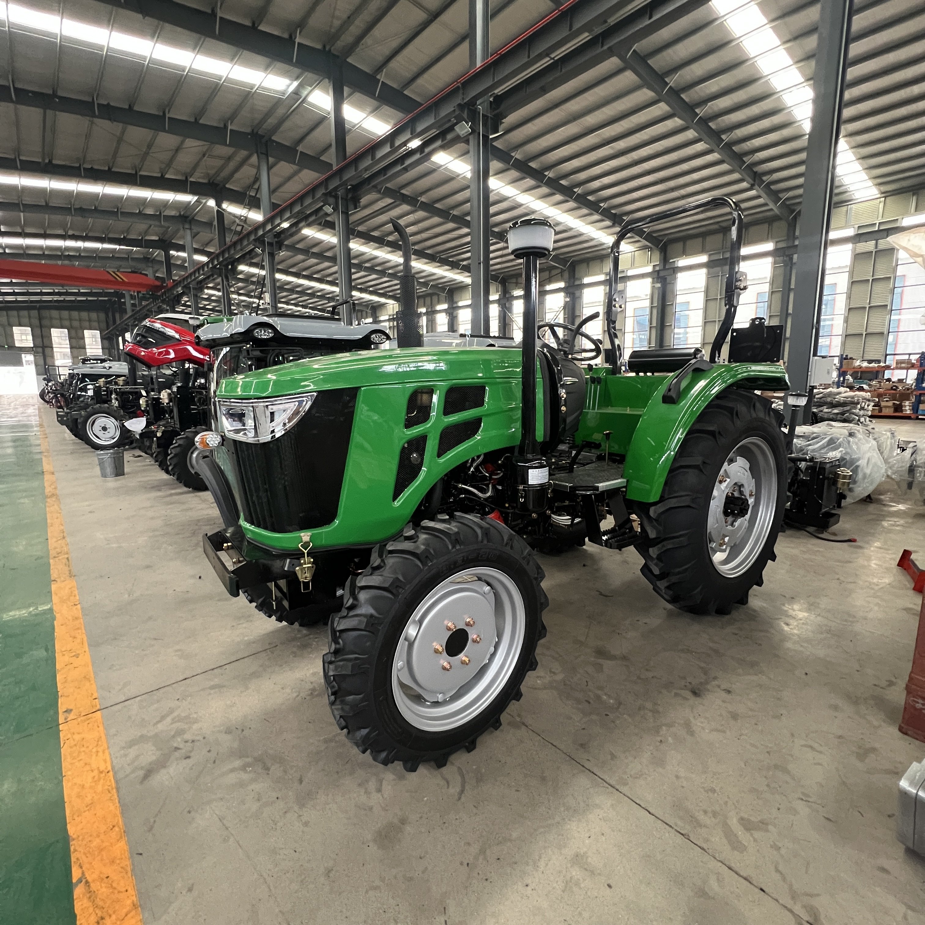 High Quality Agricultural Farm Tractor 50hp- 200hp for Hot Sale With a Good Price