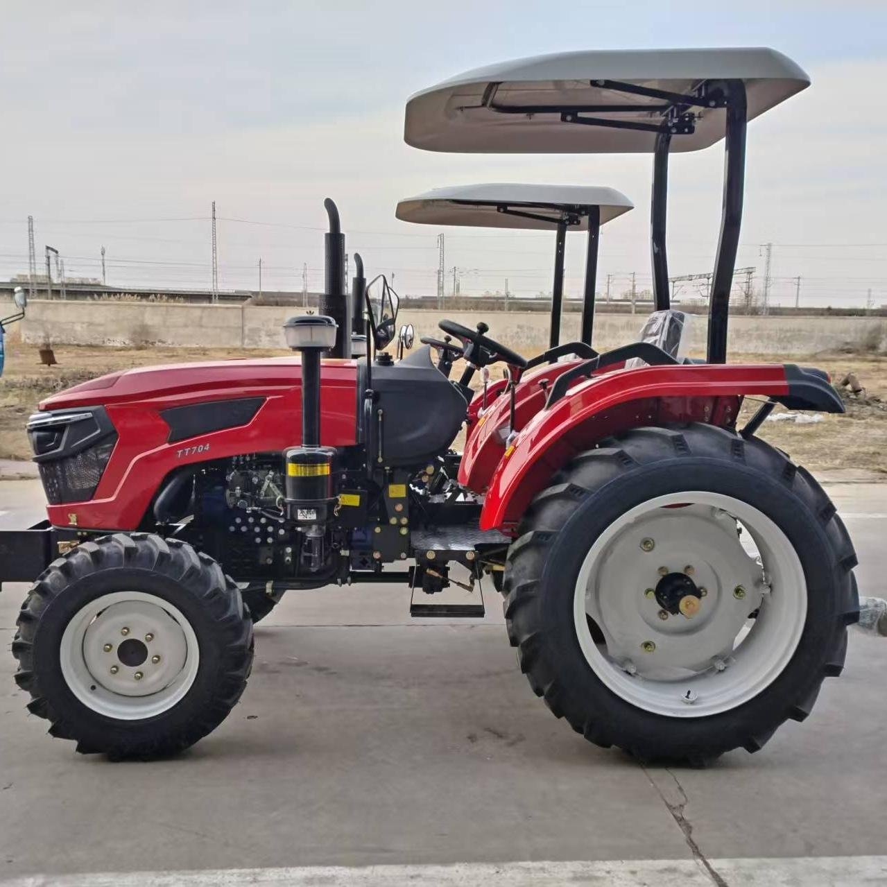 Multifunctional Wheel Tractors for Sale 4WD 70HP~140HP Engine with Motor Pump Gear