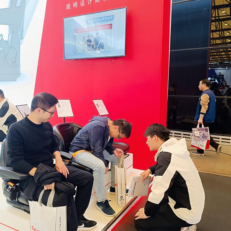 Hot Selling Full-Electric PVC Sport Seat Battery-Powered Industrial Vehicles Tractor Comfortable All-Terrain Wheels Used