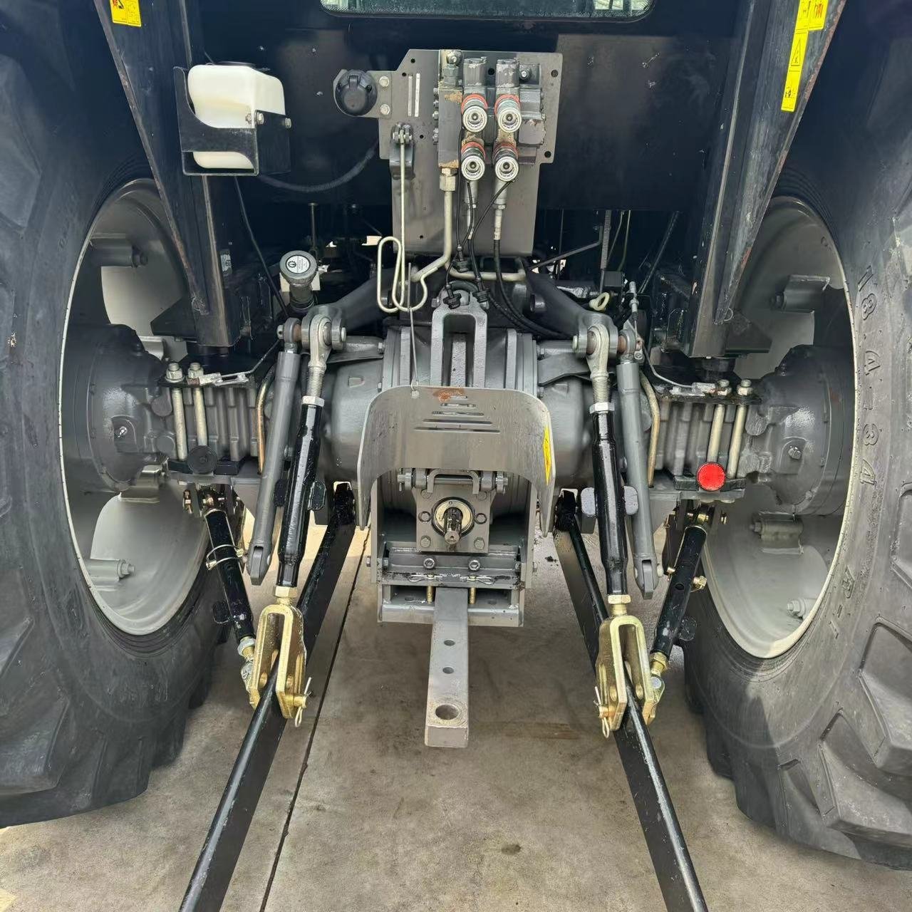 Used Tractors Massey Ferguson Xtra 100hp 120HP 4WD Wheel Farm Orchard Compact Tractor Agricultural Machinery MF290 MF385 Spares