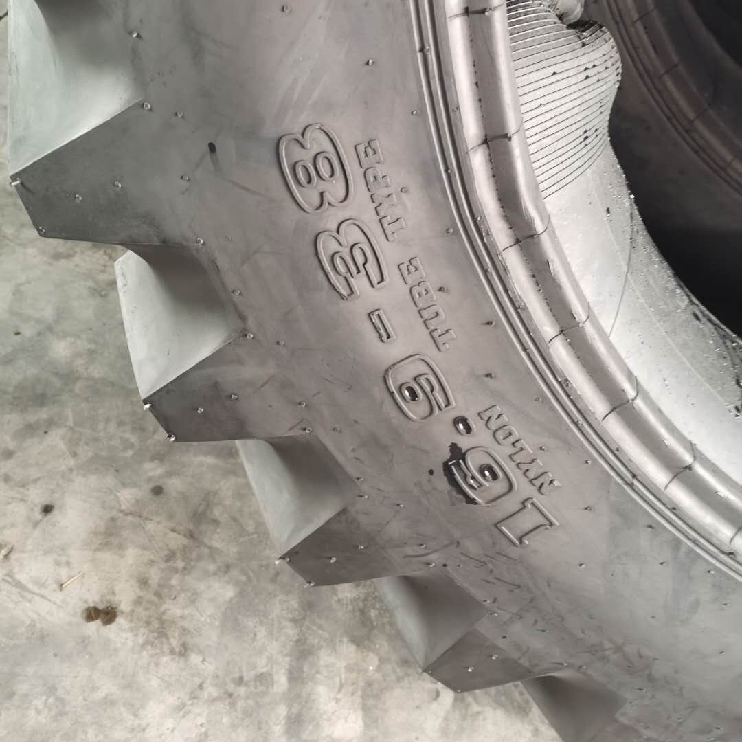 Agricultural Tire 12.4-24 13.6-24 14.9-28 14.9-30 16.9-30 18.4-34 R-1 Tractor Tire with Inner Tube Good Prices