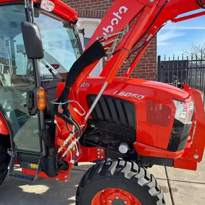 4 WD Kubota L6060 Tractors 4 Wheel Agriculture Tractor with Front Loader for Sale at Affordable Price