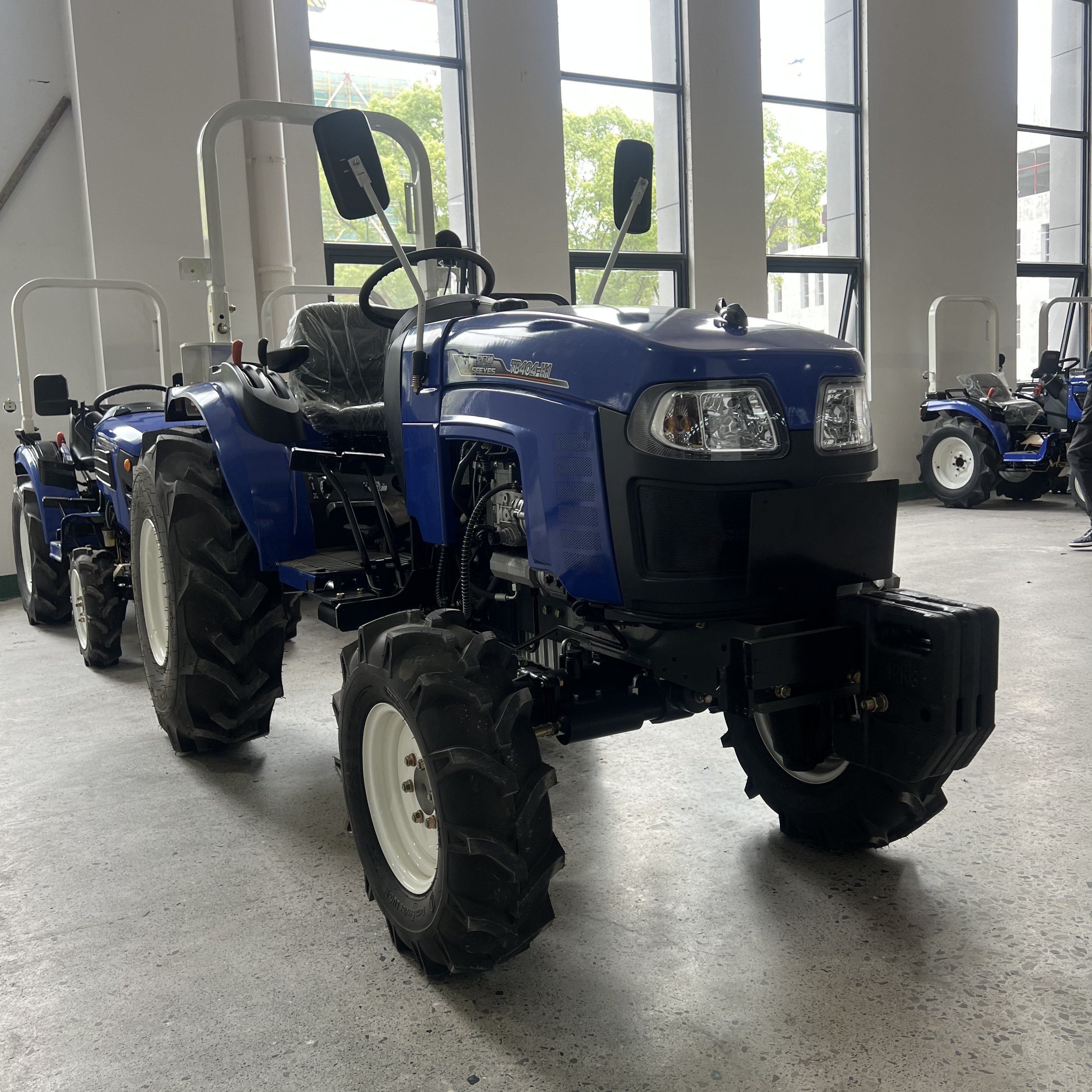 Mini Tractor Small Wheeled Tractors 30 HP Four-cylinder diesel Engine Mechanical Shift Suitable for Hills Off-road