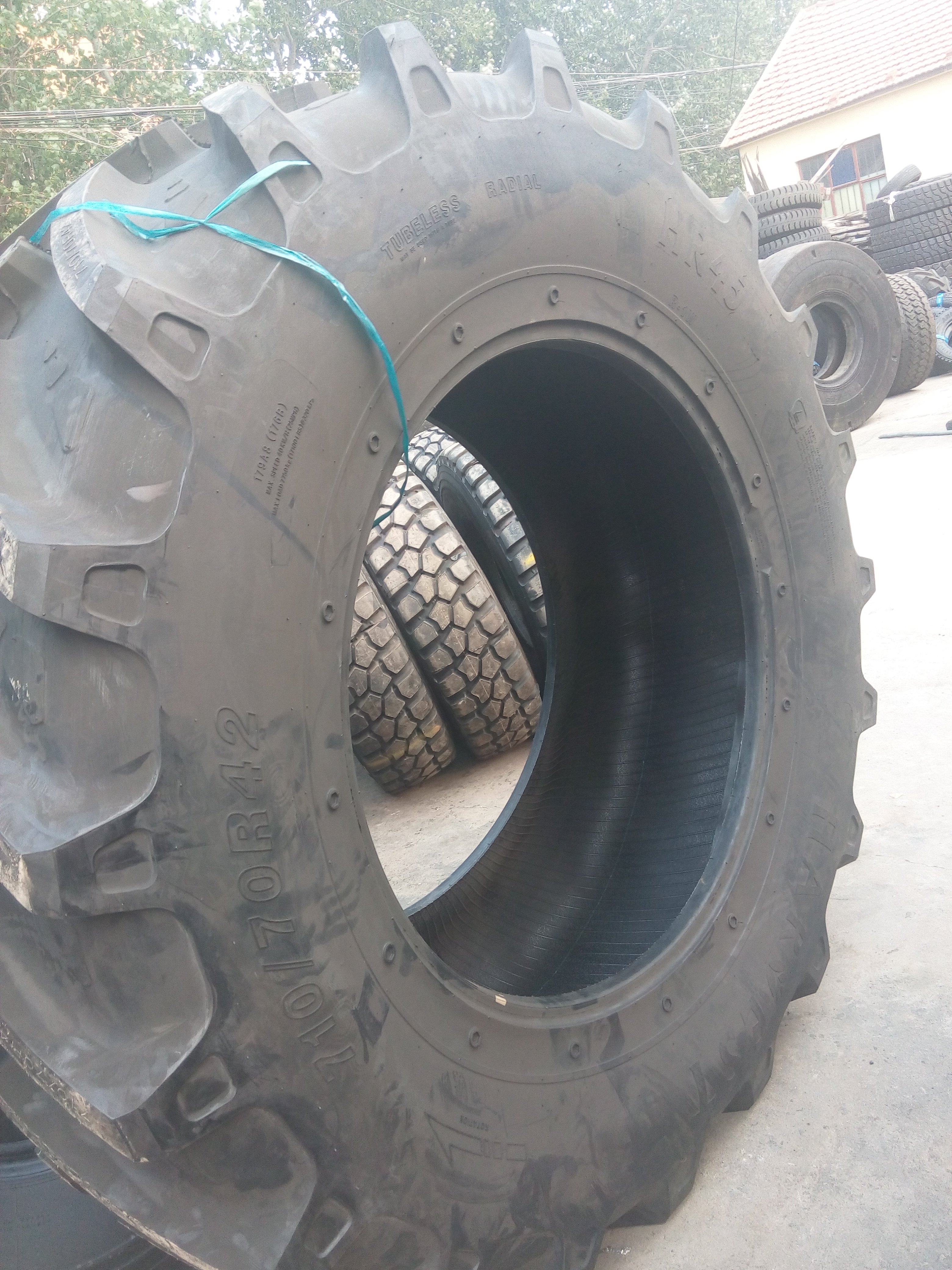 AGRICULTURAL TRACTOR TYRE 710/70R42 R-1W Farm Tire