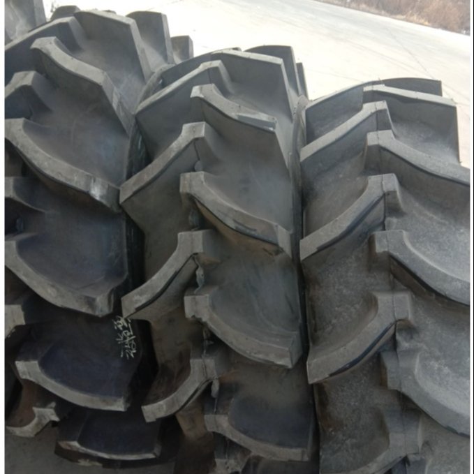 12.4-24 R-2 PATTERN AGRICULTURAL TYRE