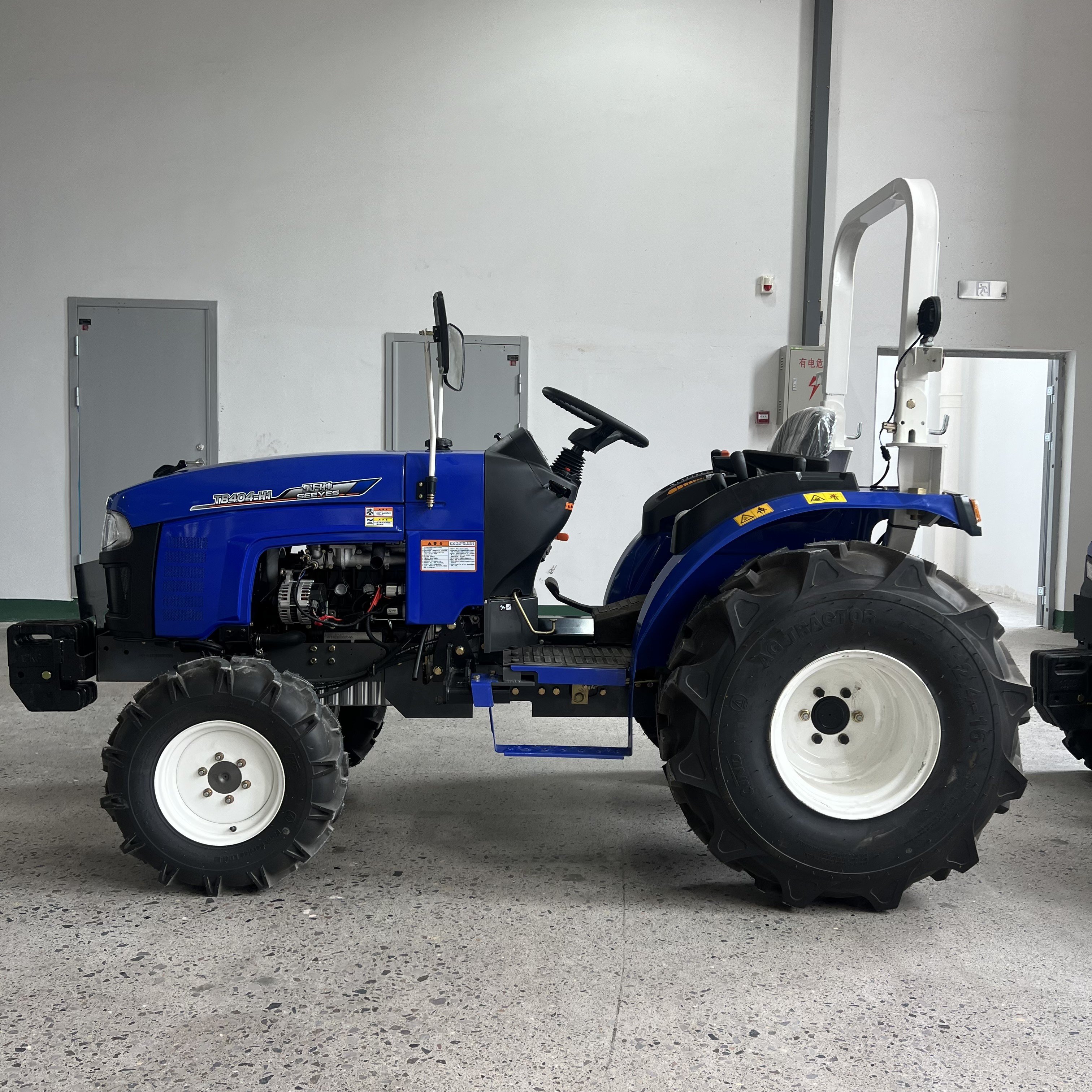 Good Price Mini Tractor Small Wheeled Tractors Farming Equipment and Tools Agricultural Sprayers Suitable for Hills Off-road