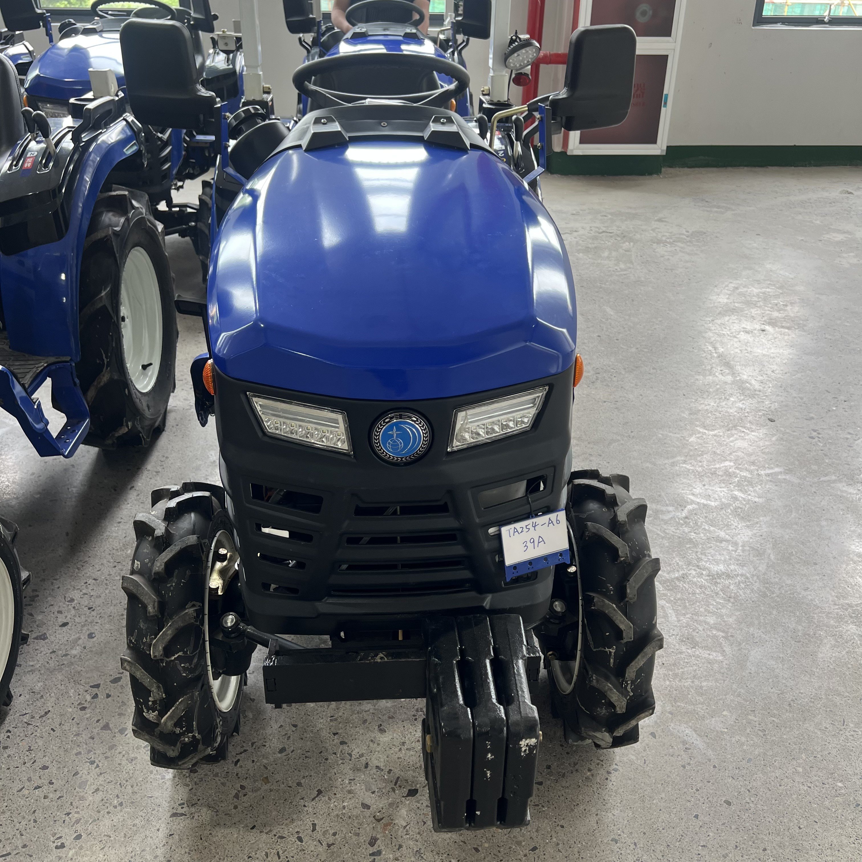 Good Price Mini Tractor Small Wheeled Tractors Farming Equipment and Tools Agricultural Sprayers Suitable for Hills Off-road