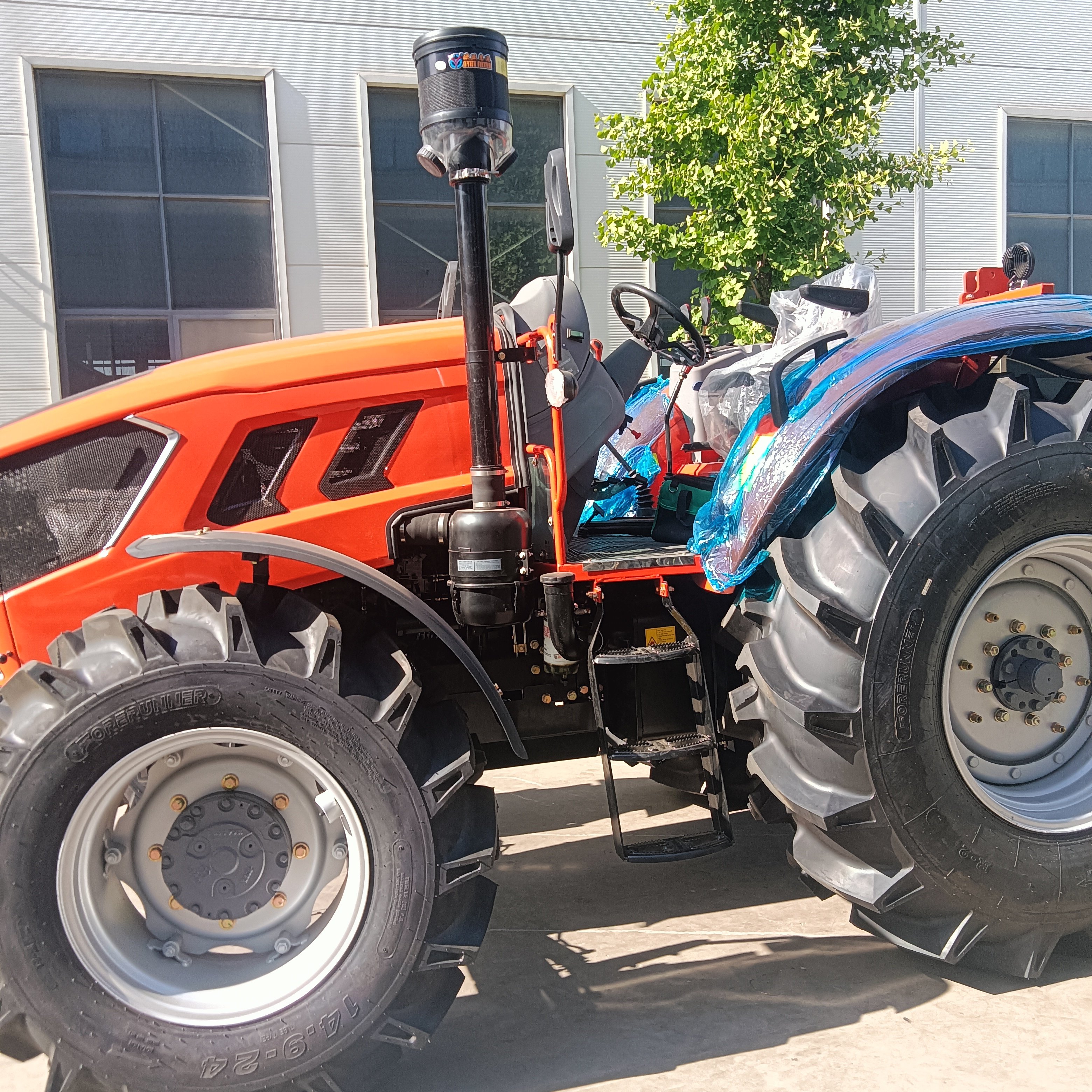 YTO Engine TD Chassis 120HP Compact Agricultural Tractors