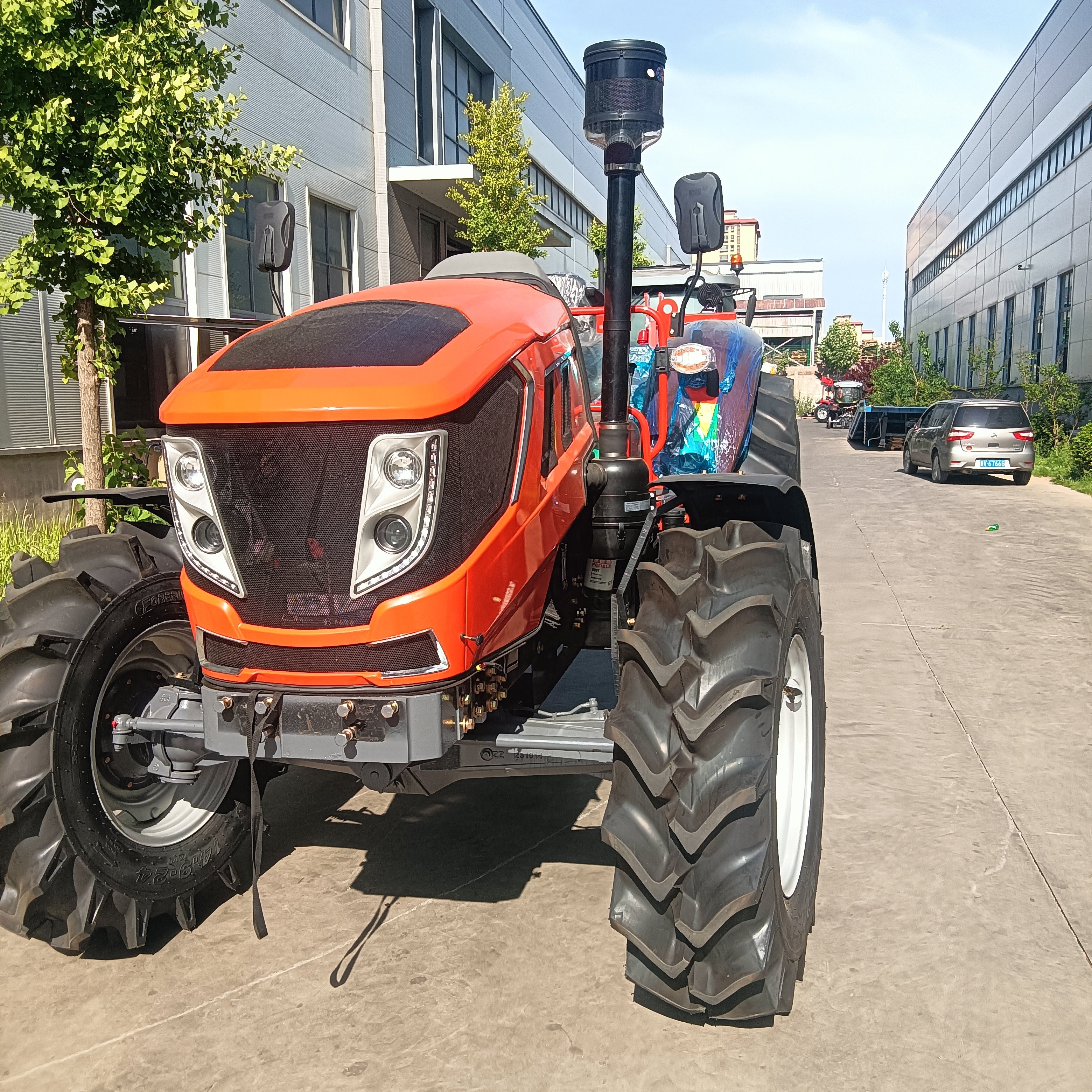 YTO Engine TD Chassis 120HP Compact Agricultural Tractors