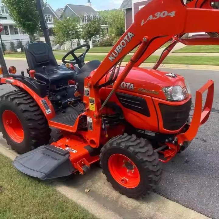 Wheel Kubota B2320 Tractors 4WD Compact Tractor Kubota LA304 Loader for Sale