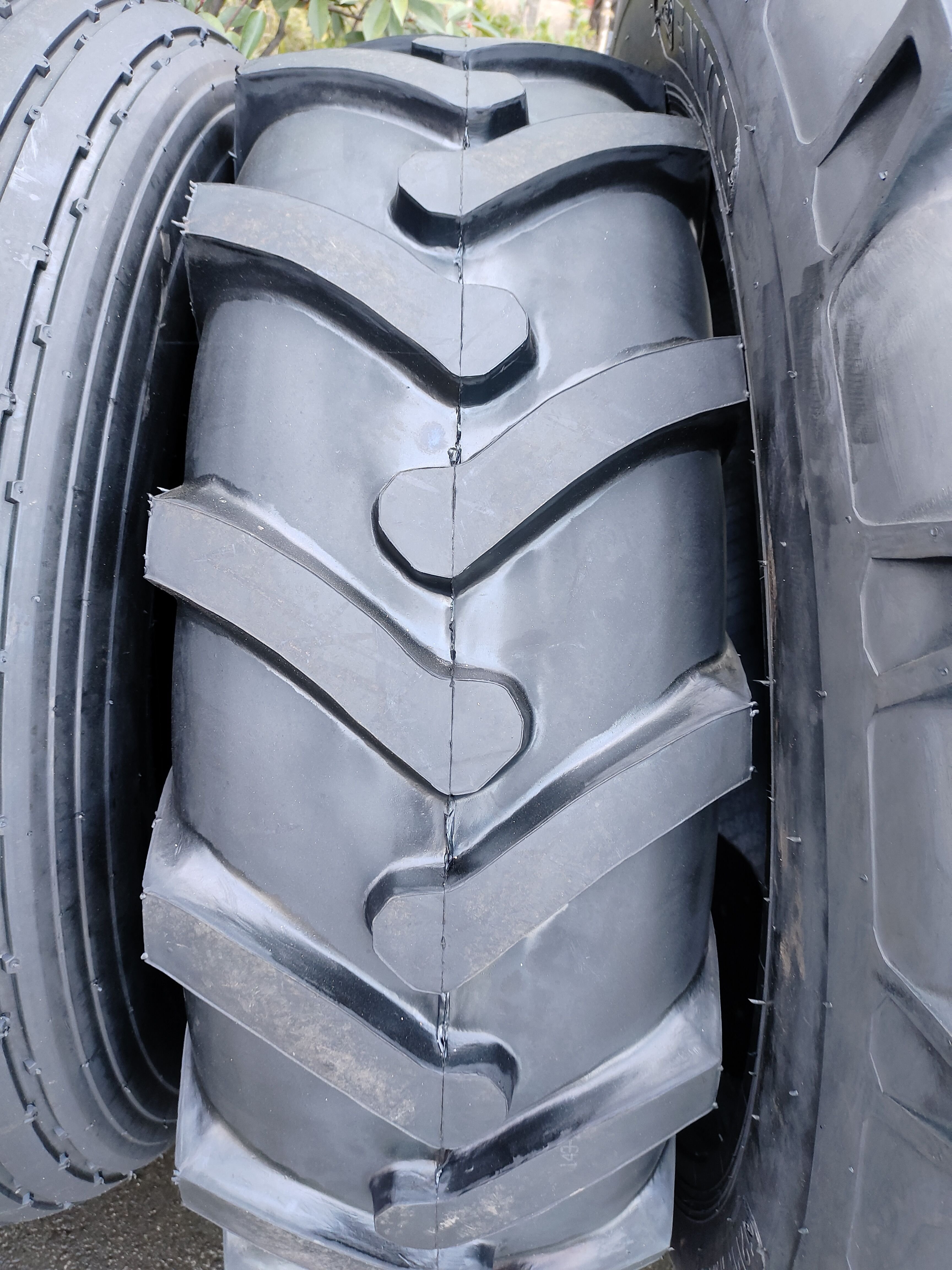 2022 Hot Sale Agricultural Tyres Front Tractor Tires R1 750 16 13.6 14.9 15.5 16.9 18.4