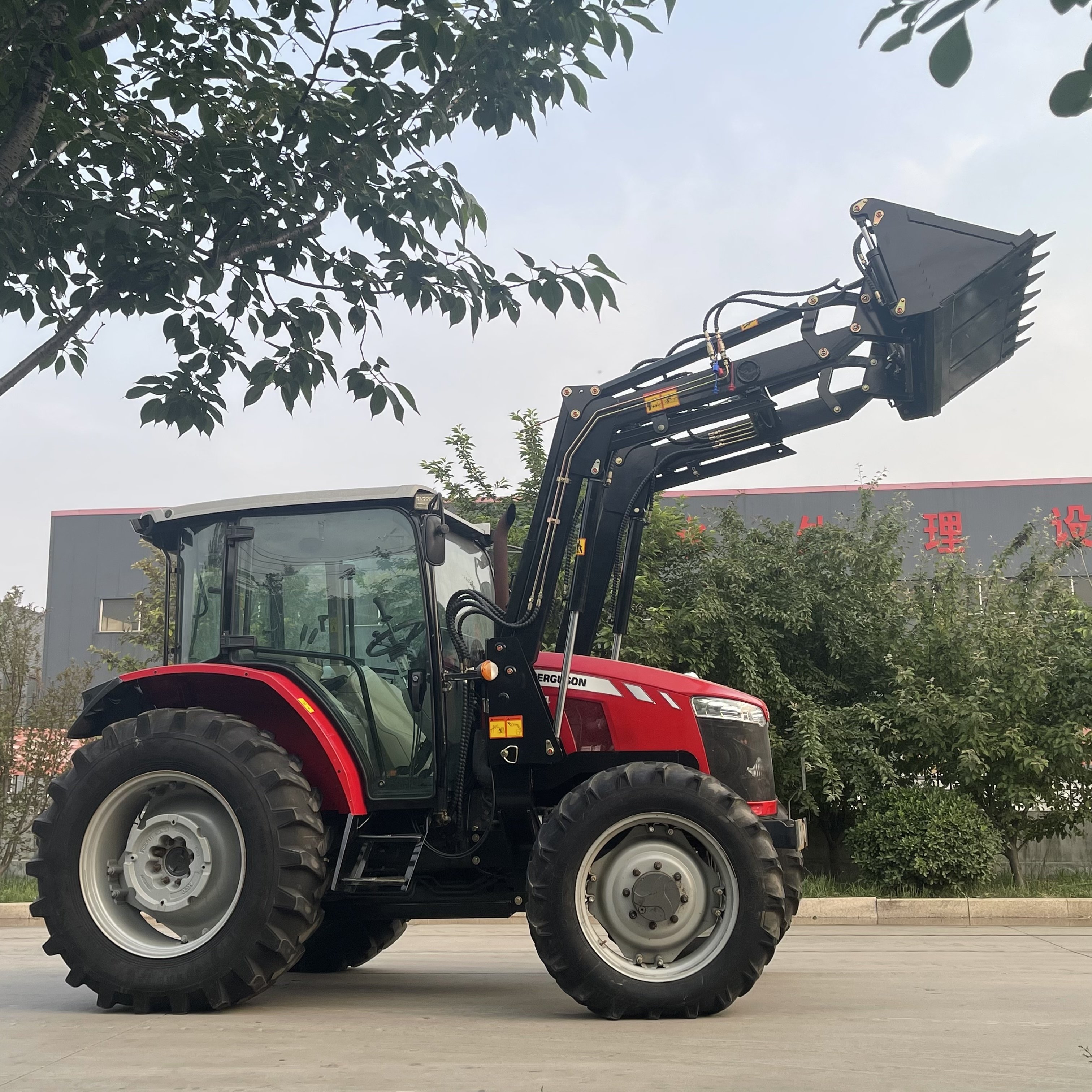 Front Loading Device Ordinary Bucket Pallet Forks Wooden Forks Grass Grippers Tractor Front Clamp