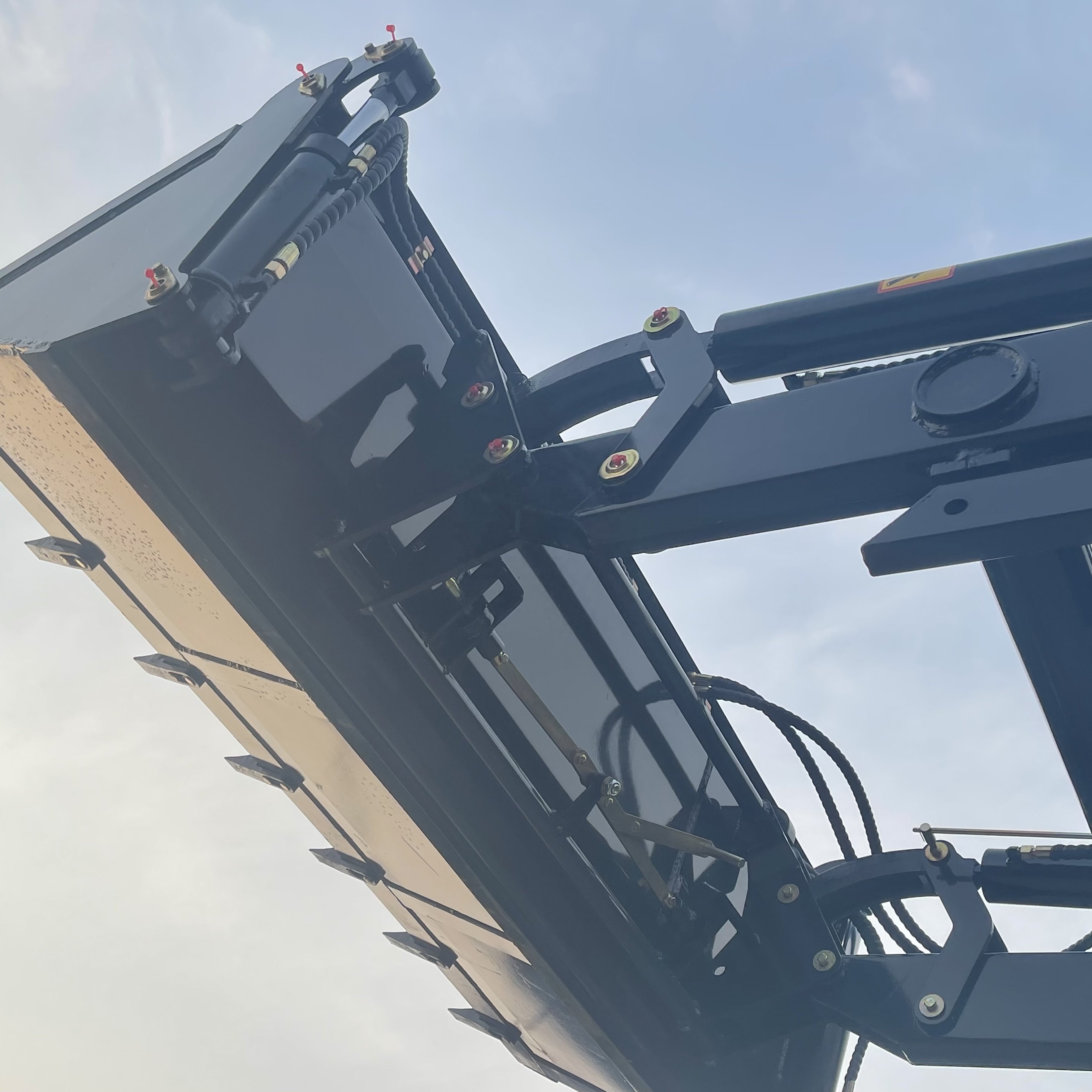 Front Loading Device Ordinary Bucket Pallet Forks Wooden Forks Grass Grippers Tractor Front Clamp
