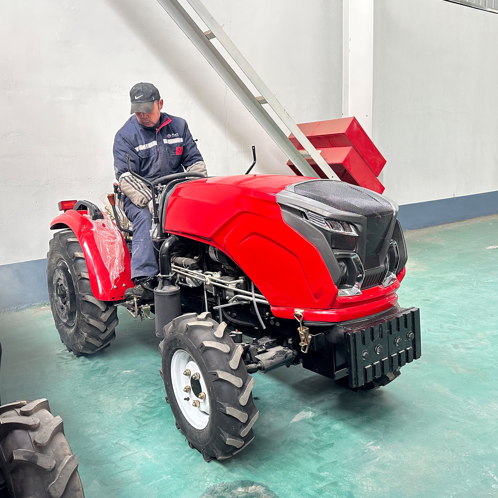 Agricultural Machine Equipment 4 Cylinder Engine 4x4 50-120hp Tractor for Sale