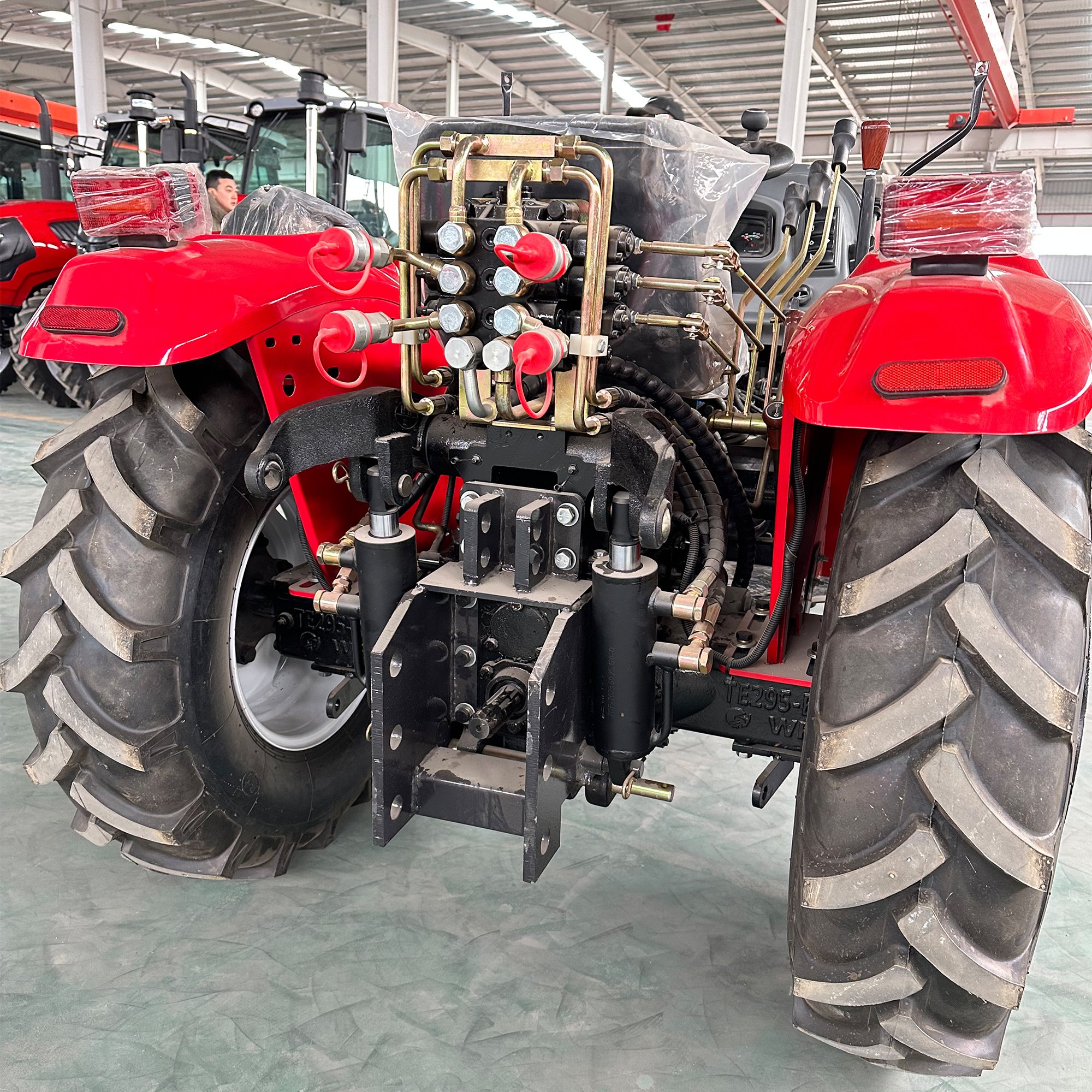 Agricultural Machine Equipment 4 Cylinder Engine 4x4 50-120hp Tractor for Sale
