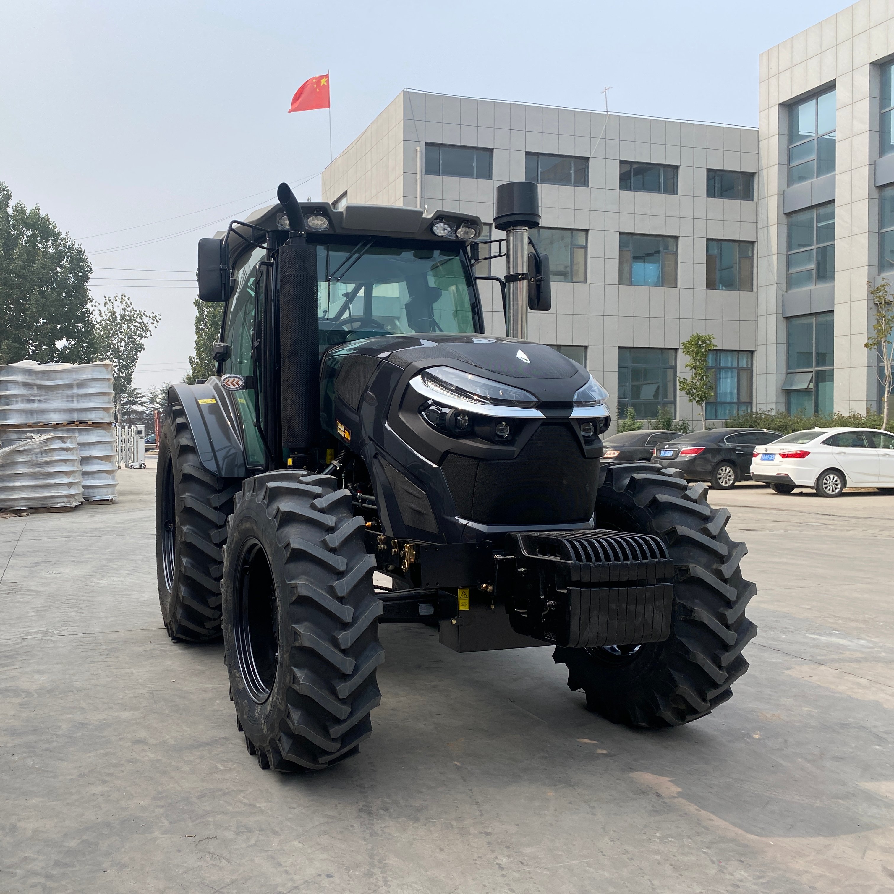 Black 150 HP Tractor Wheel Tractor with Engine for Agriculture Multifunctional Tractor Hydraulic Oil Pipe