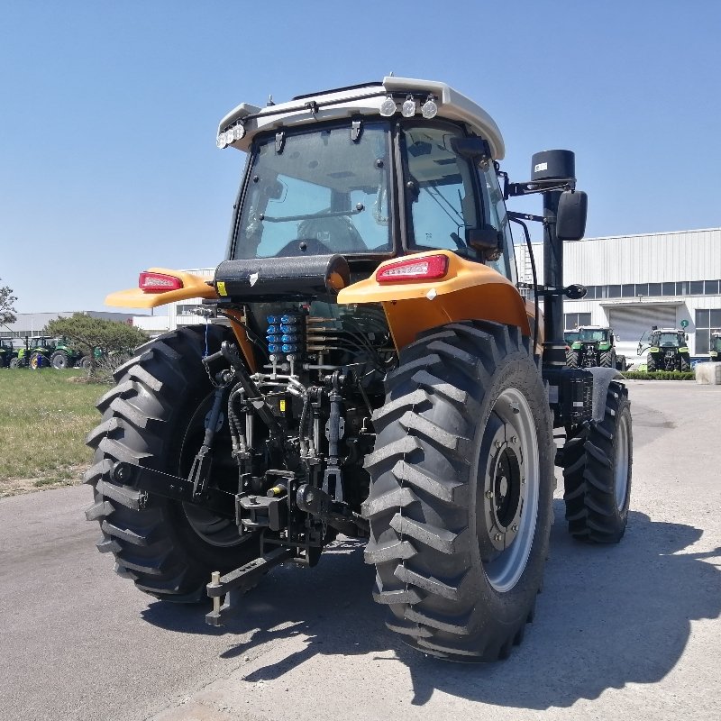 160HP Compact Large Chassis Tractor with Deluxe Cab for Agricultural Farms