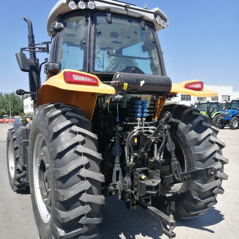 160HP Compact Large Chassis Tractor with Deluxe Cab for Agricultural Farms